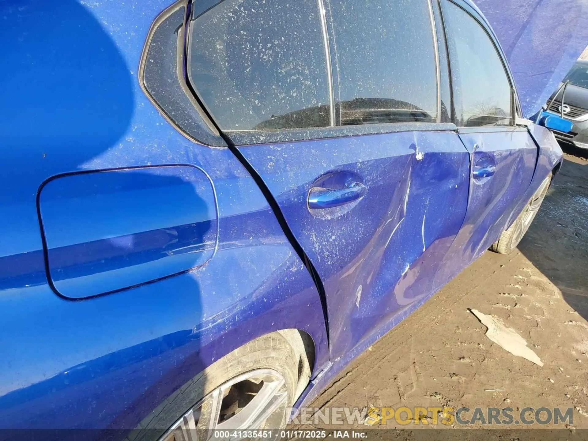 19 Photograph of a damaged car 3MW5R7J06M8C01994 BMW 330I 2021