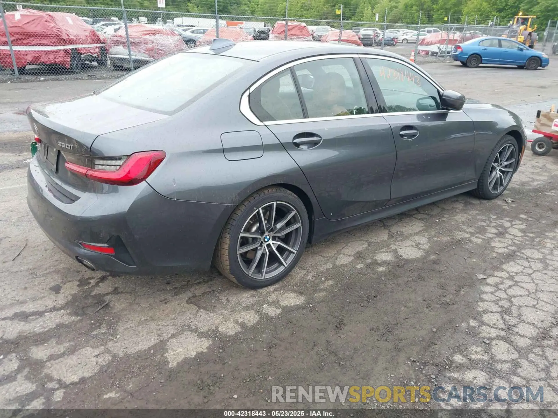 4 Photograph of a damaged car 3MW5R7J07M8B65104 BMW 330I 2021