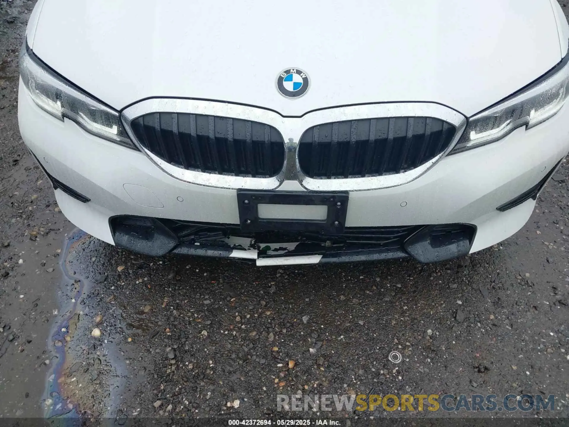 6 Photograph of a damaged car 3MW5R7J07M8B73428 BMW 330I 2021