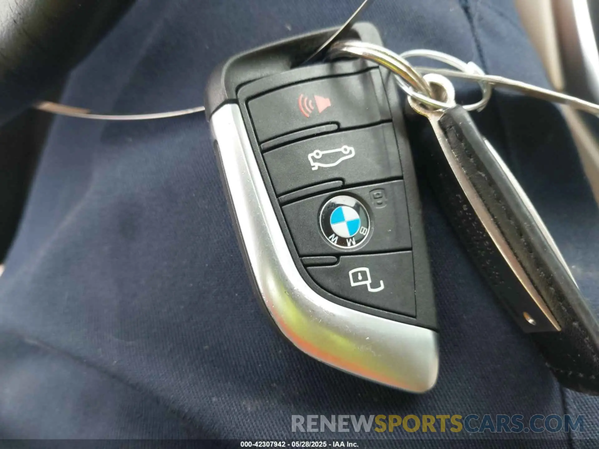 11 Photograph of a damaged car 3MW5R7J07M8C10347 BMW 330I 2021