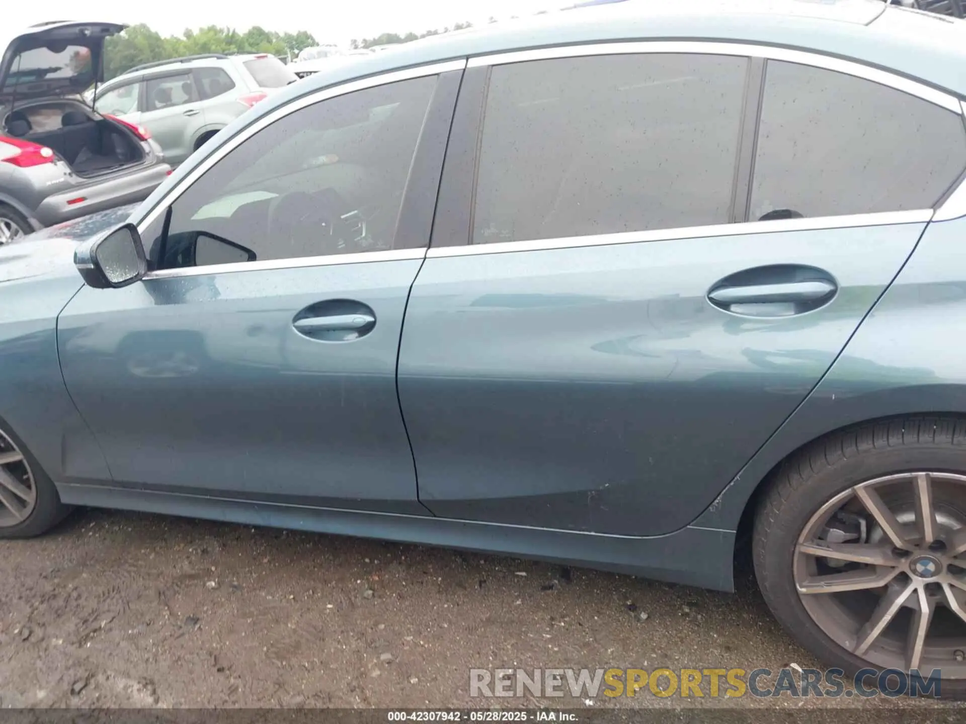 15 Photograph of a damaged car 3MW5R7J07M8C10347 BMW 330I 2021