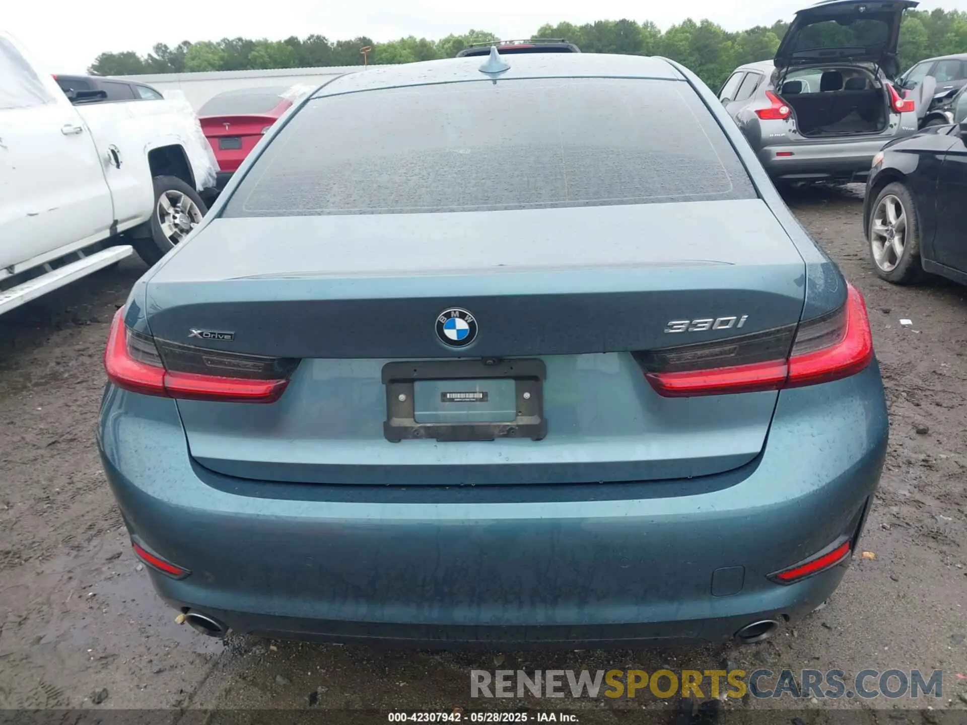 17 Photograph of a damaged car 3MW5R7J07M8C10347 BMW 330I 2021