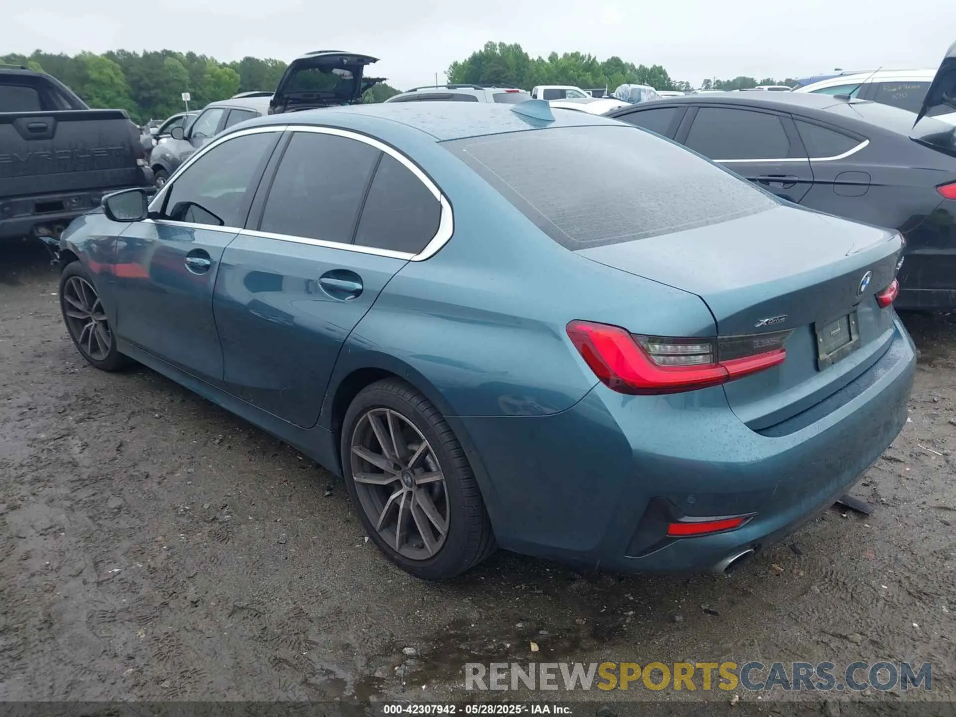3 Photograph of a damaged car 3MW5R7J07M8C10347 BMW 330I 2021