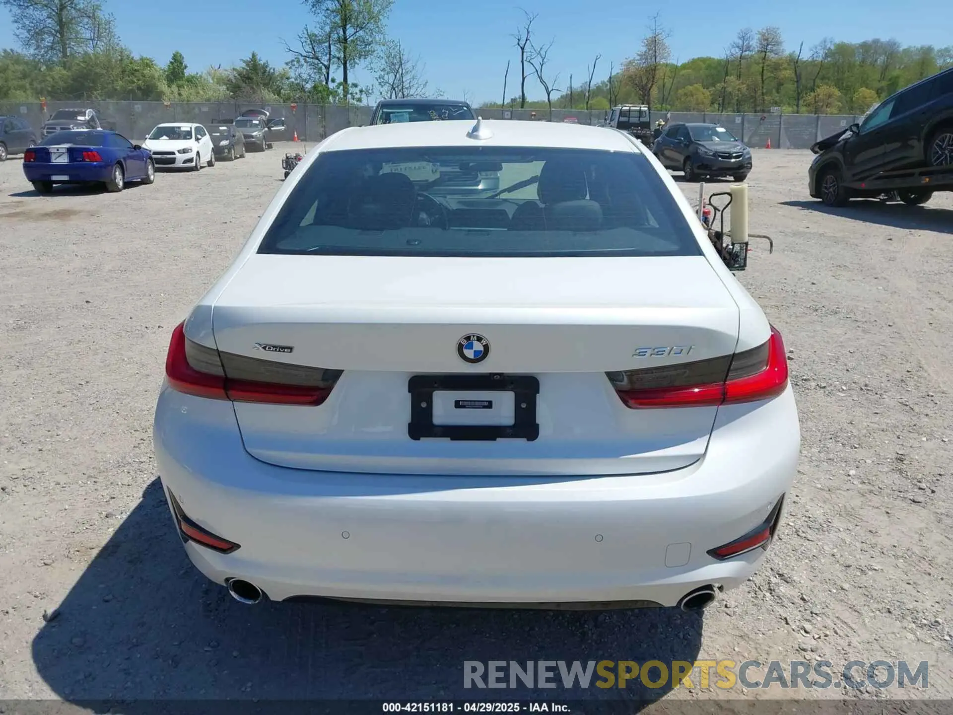 16 Photograph of a damaged car 3MW5R7J08M8B64656 BMW 330I 2021