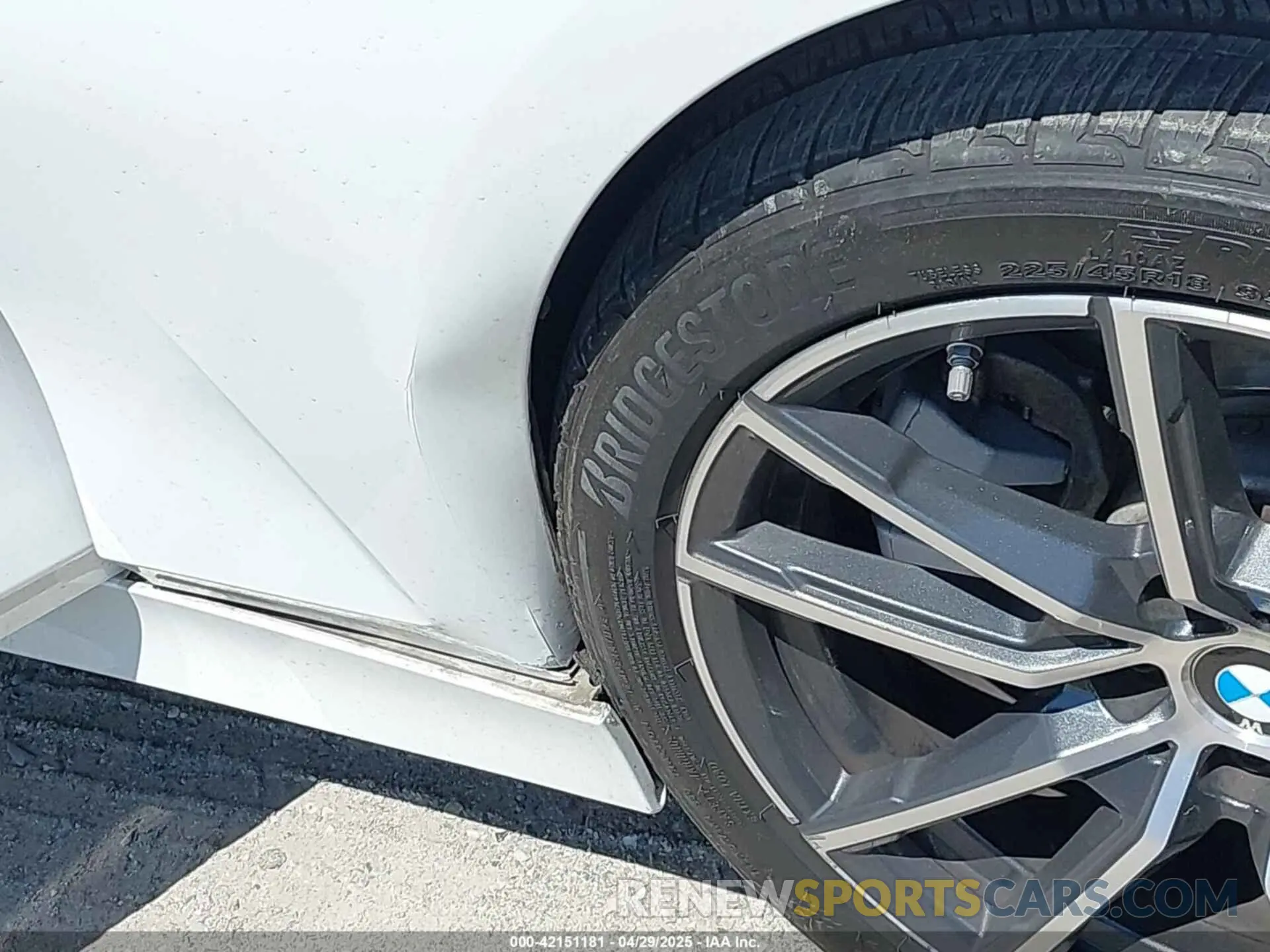 17 Photograph of a damaged car 3MW5R7J08M8B64656 BMW 330I 2021