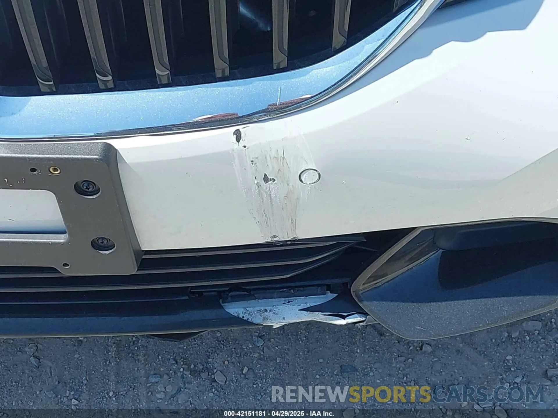 18 Photograph of a damaged car 3MW5R7J08M8B64656 BMW 330I 2021