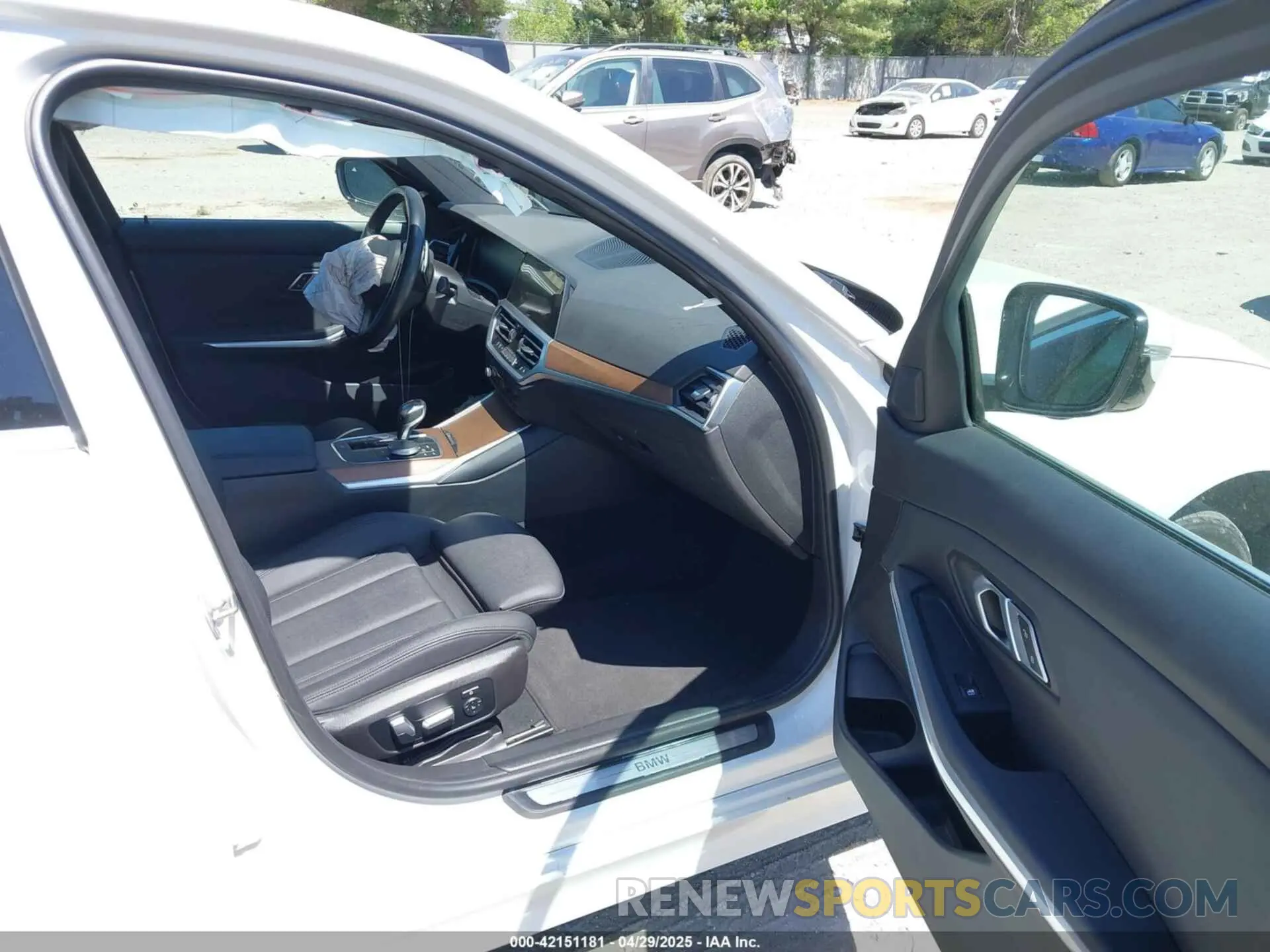 5 Photograph of a damaged car 3MW5R7J08M8B64656 BMW 330I 2021