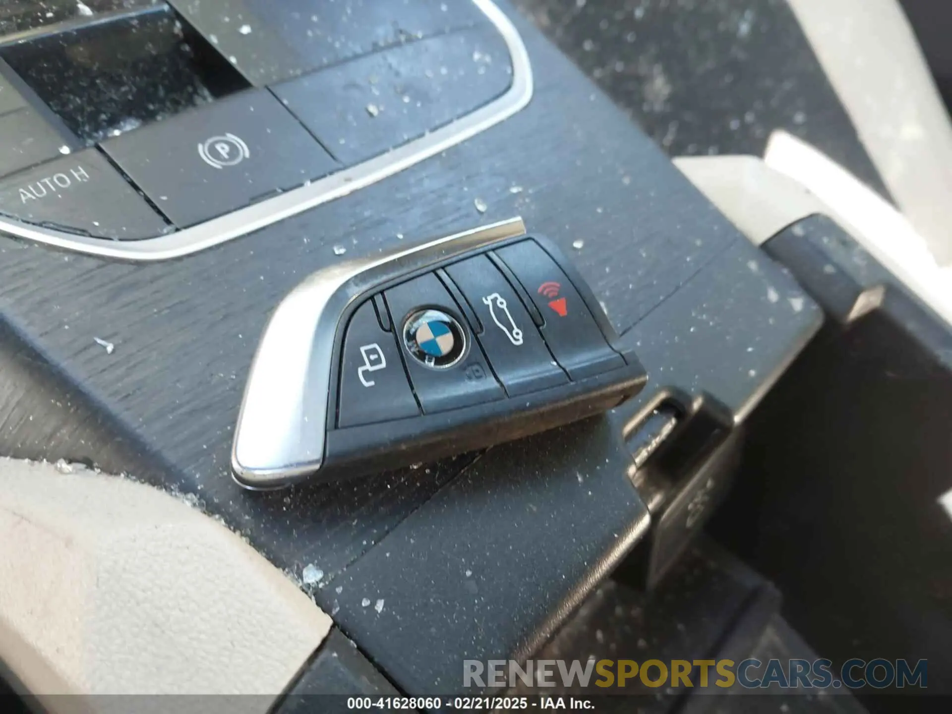11 Photograph of a damaged car 3MW5R7J08M8B81635 BMW 330I 2021