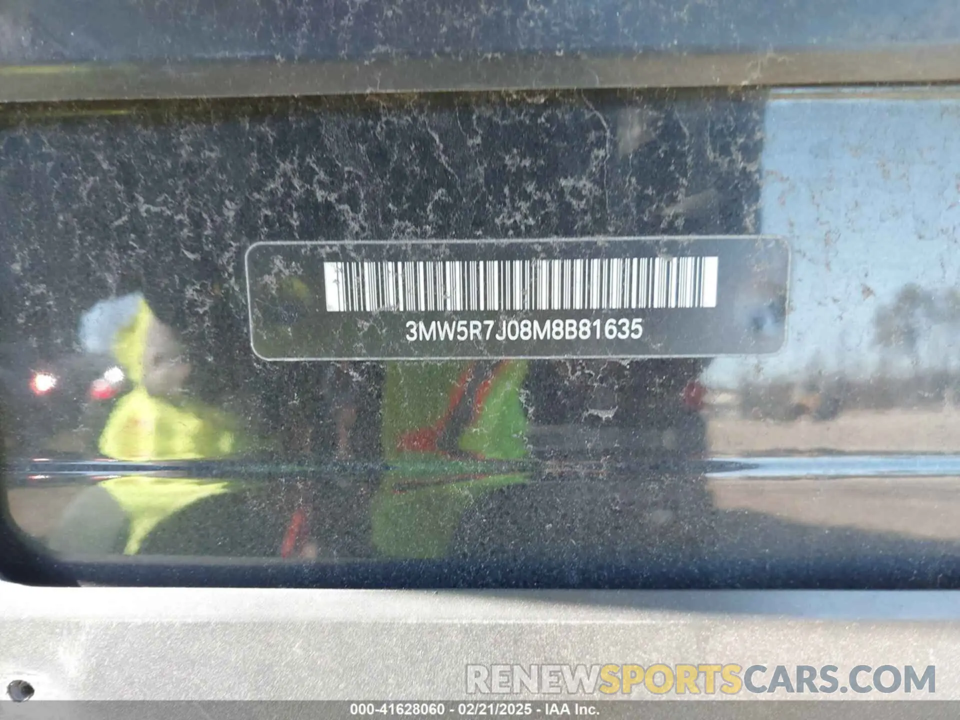 17 Photograph of a damaged car 3MW5R7J08M8B81635 BMW 330I 2021