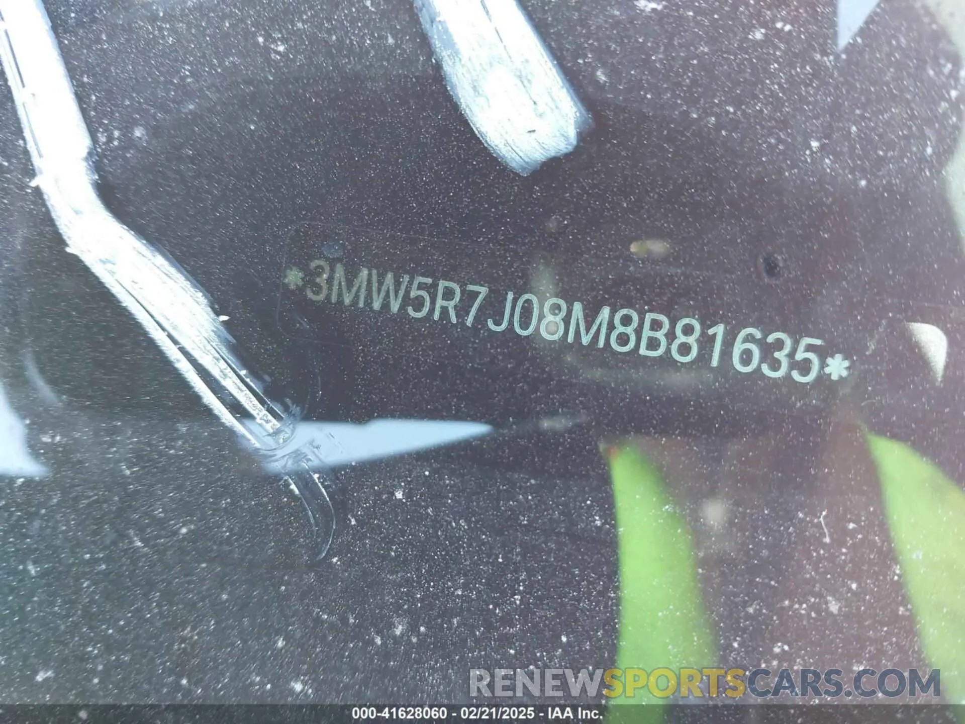 18 Photograph of a damaged car 3MW5R7J08M8B81635 BMW 330I 2021