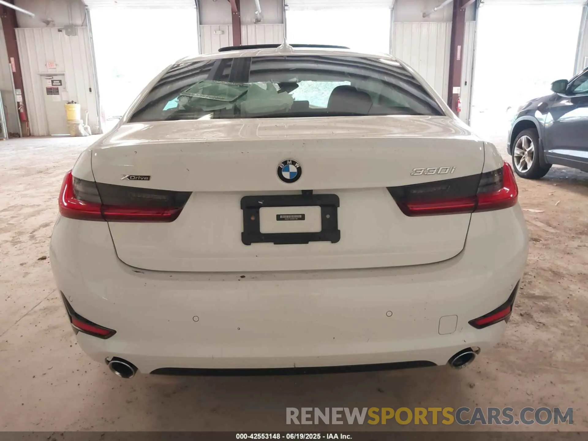 15 Photograph of a damaged car 3MW5R7J08M8B81988 BMW 330I 2021