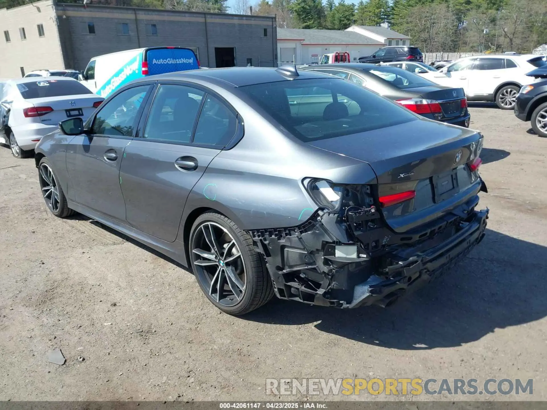 3 Photograph of a damaged car 3MW5R7J08M8C03343 BMW 330I 2021