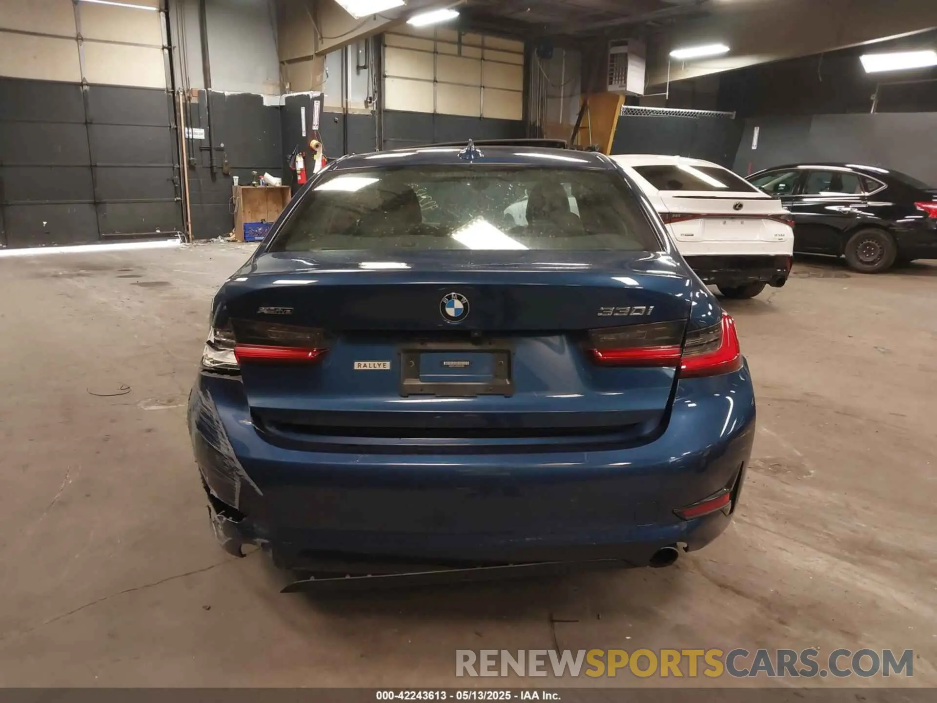 16 Photograph of a damaged car 3MW5R7J09M8B53858 BMW 330I 2021