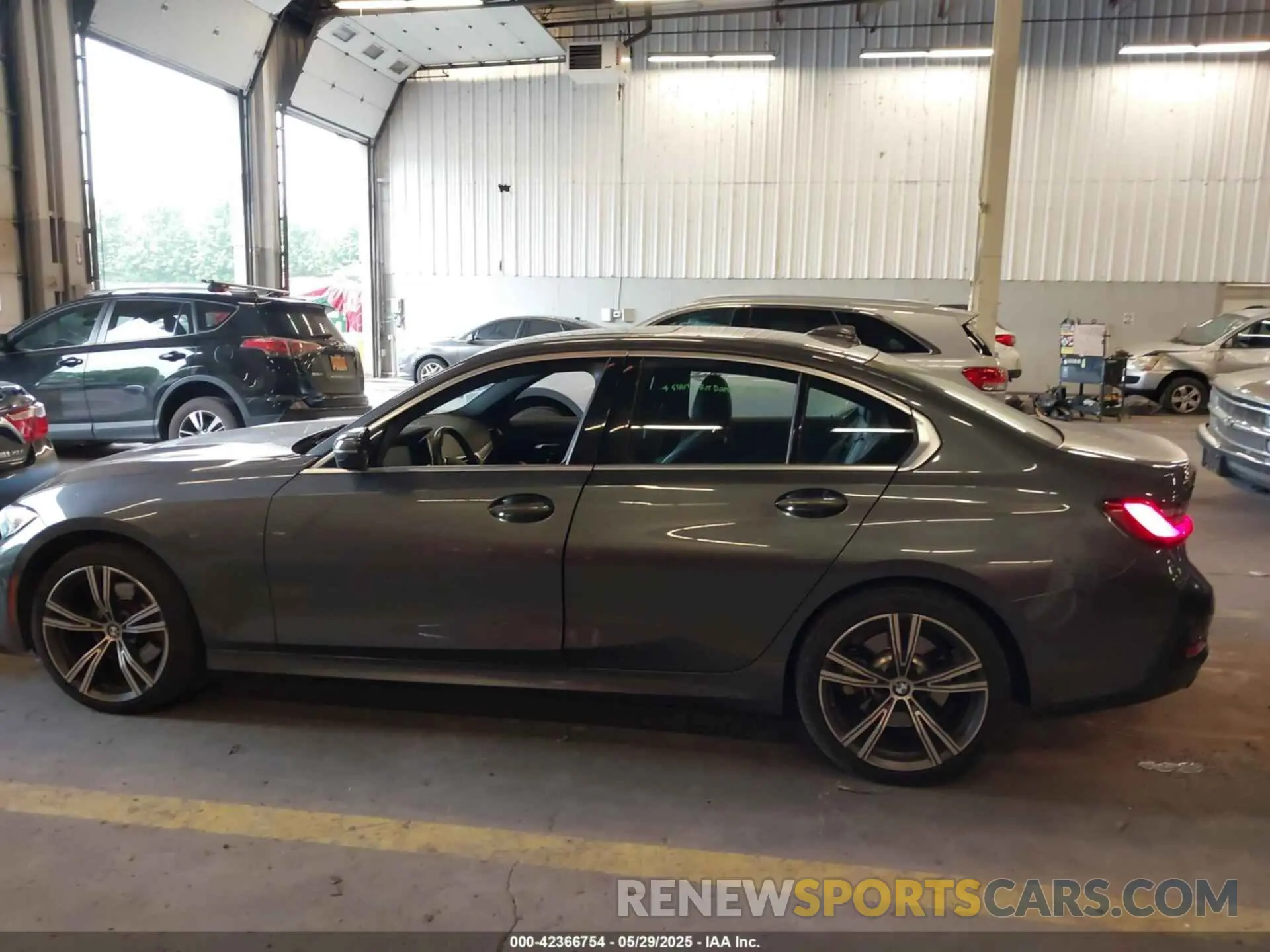 15 Photograph of a damaged car 3MW5R7J09M8C00676 BMW 330I 2021