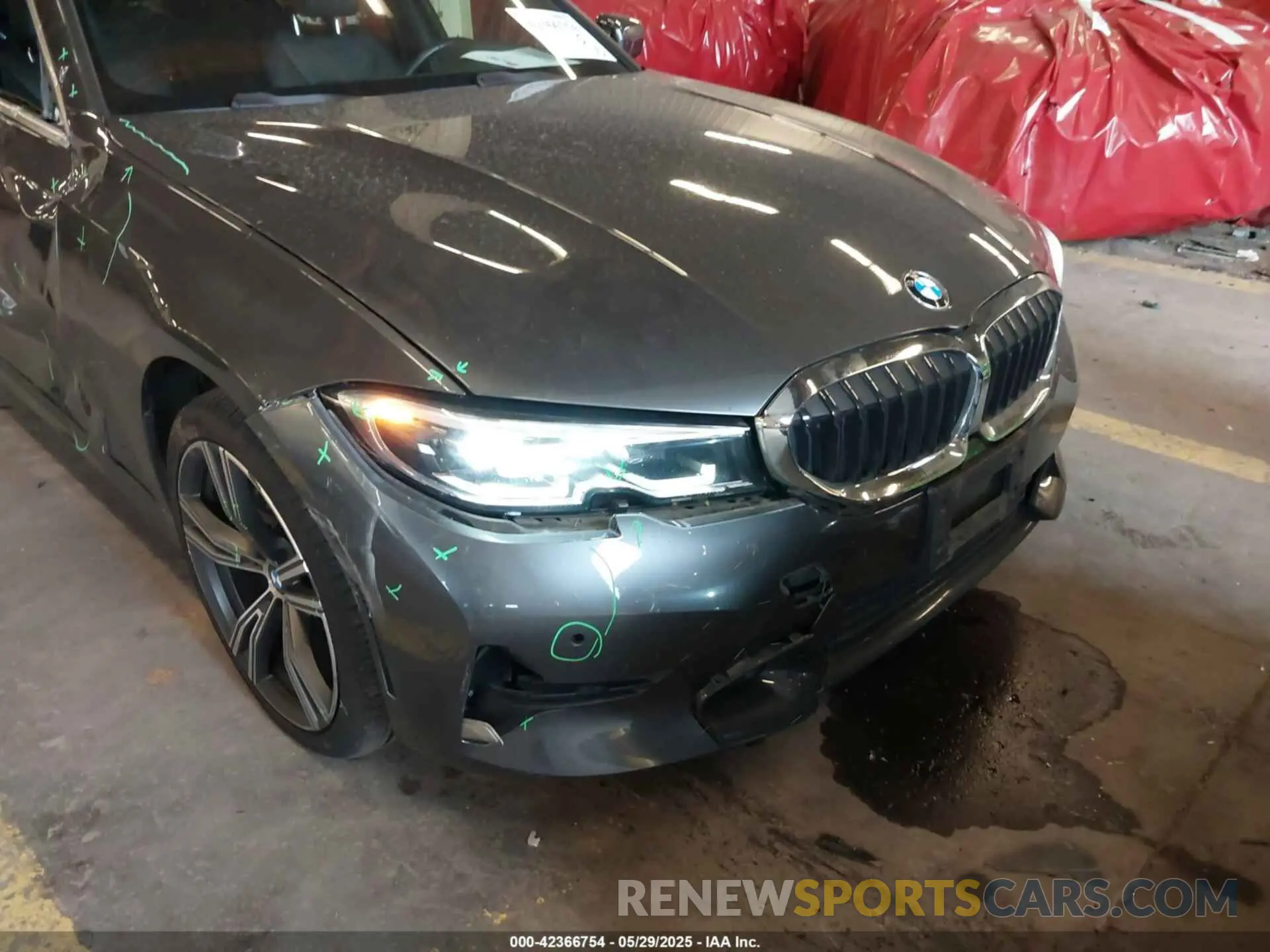 18 Photograph of a damaged car 3MW5R7J09M8C00676 BMW 330I 2021