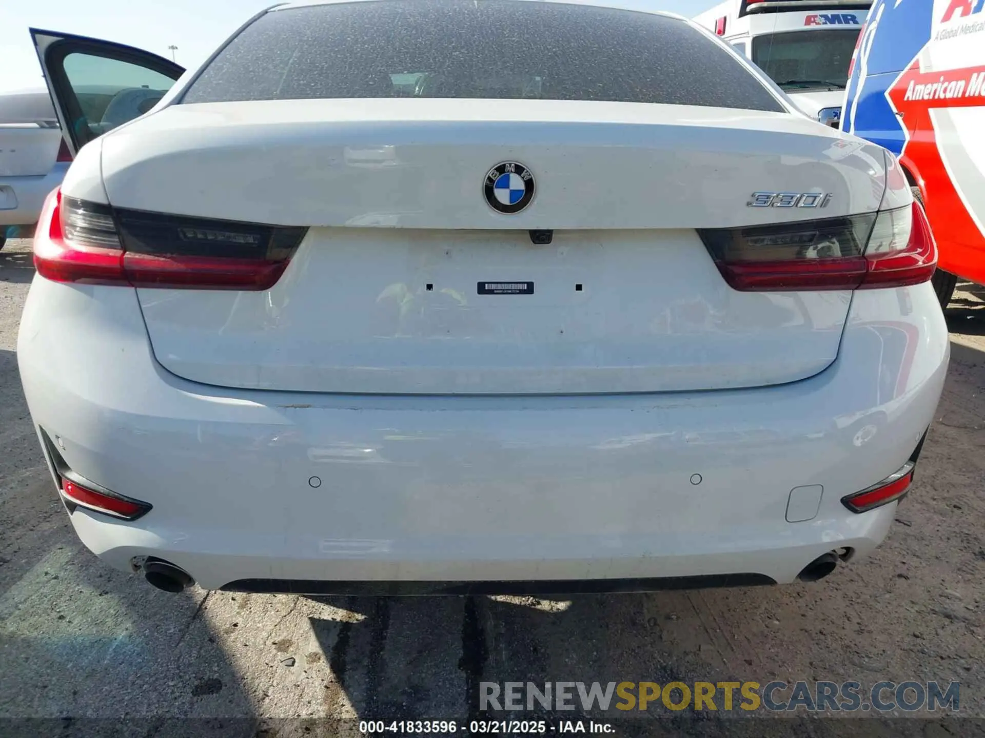 16 Photograph of a damaged car 3MW5R1J01N8C72194 BMW 330I 2022