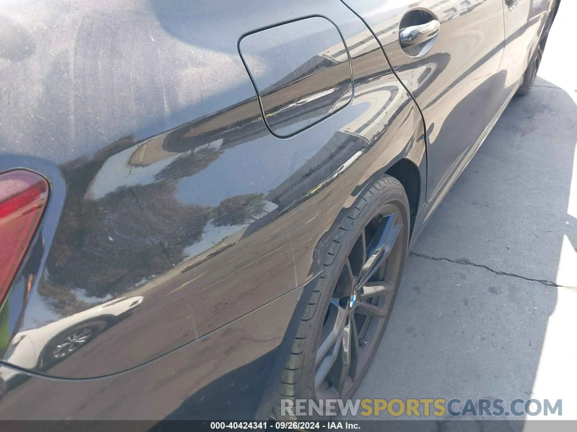 19 Photograph of a damaged car 3MW5R1J03N8C25507 BMW 330I 2022
