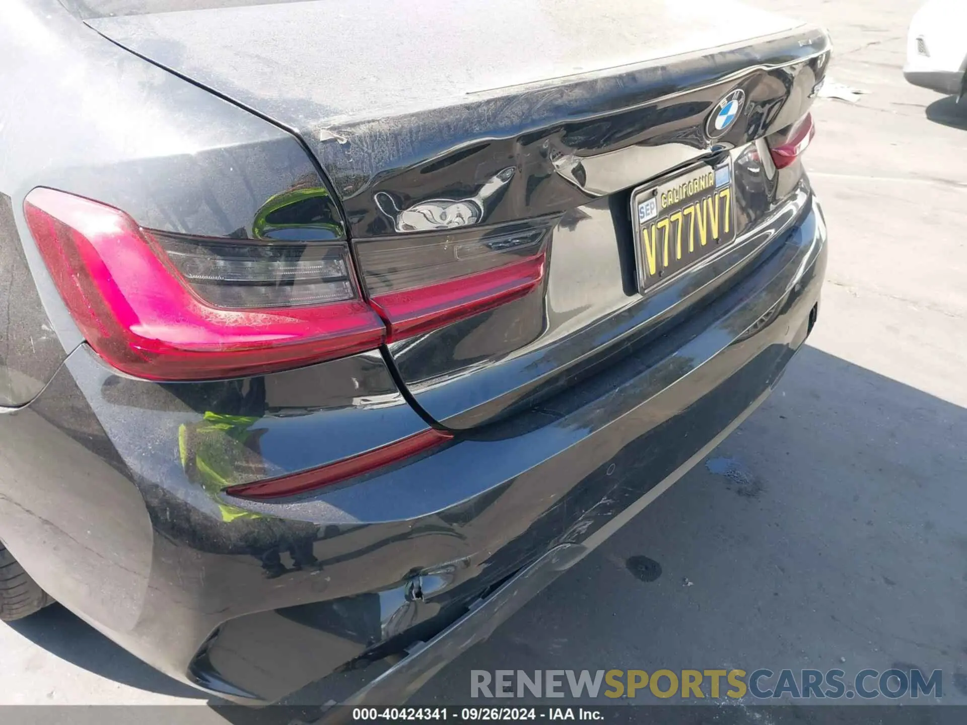 6 Photograph of a damaged car 3MW5R1J03N8C25507 BMW 330I 2022