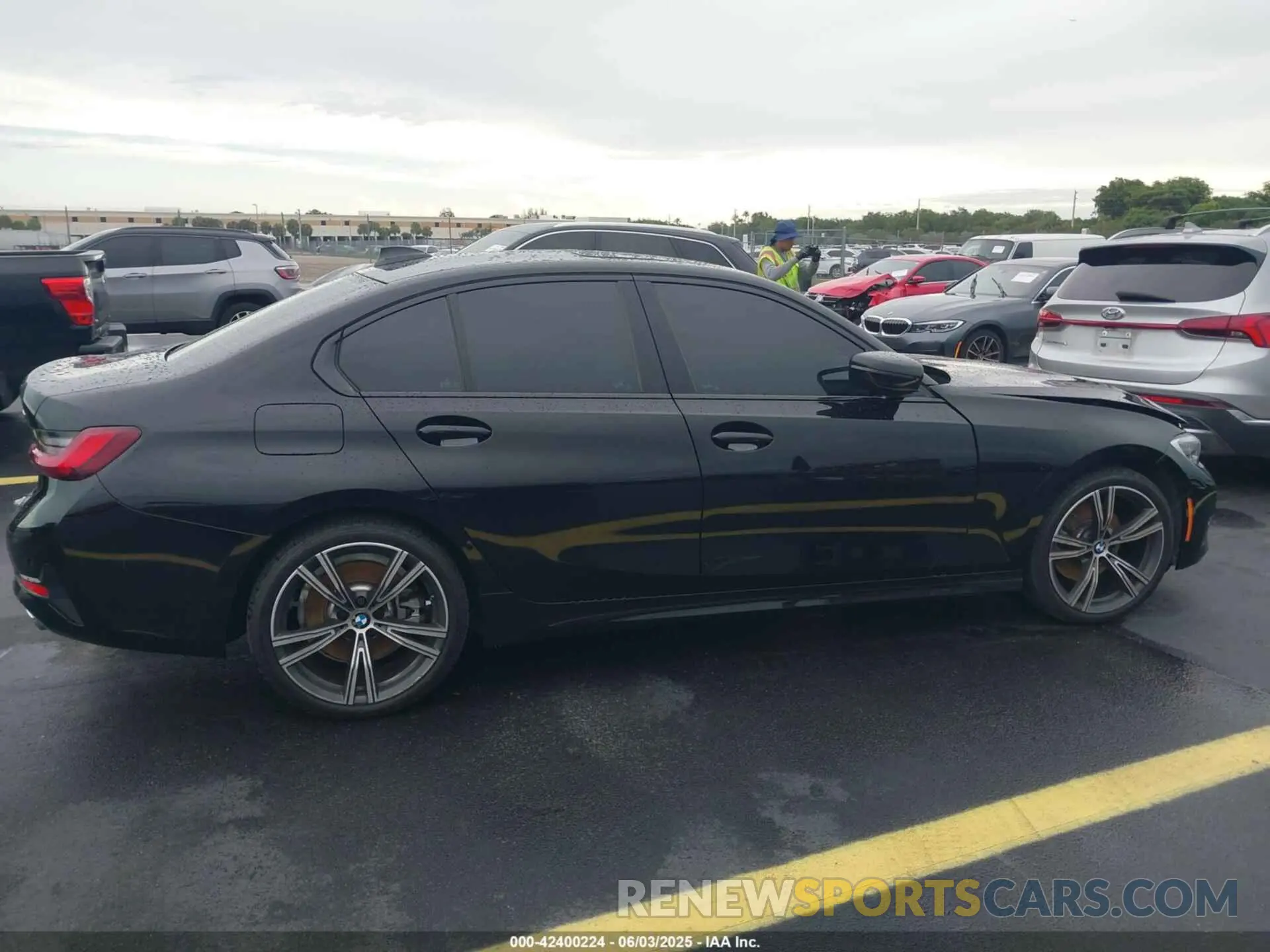 12 Photograph of a damaged car 3MW5R1J04N8C43708 BMW 330I 2022