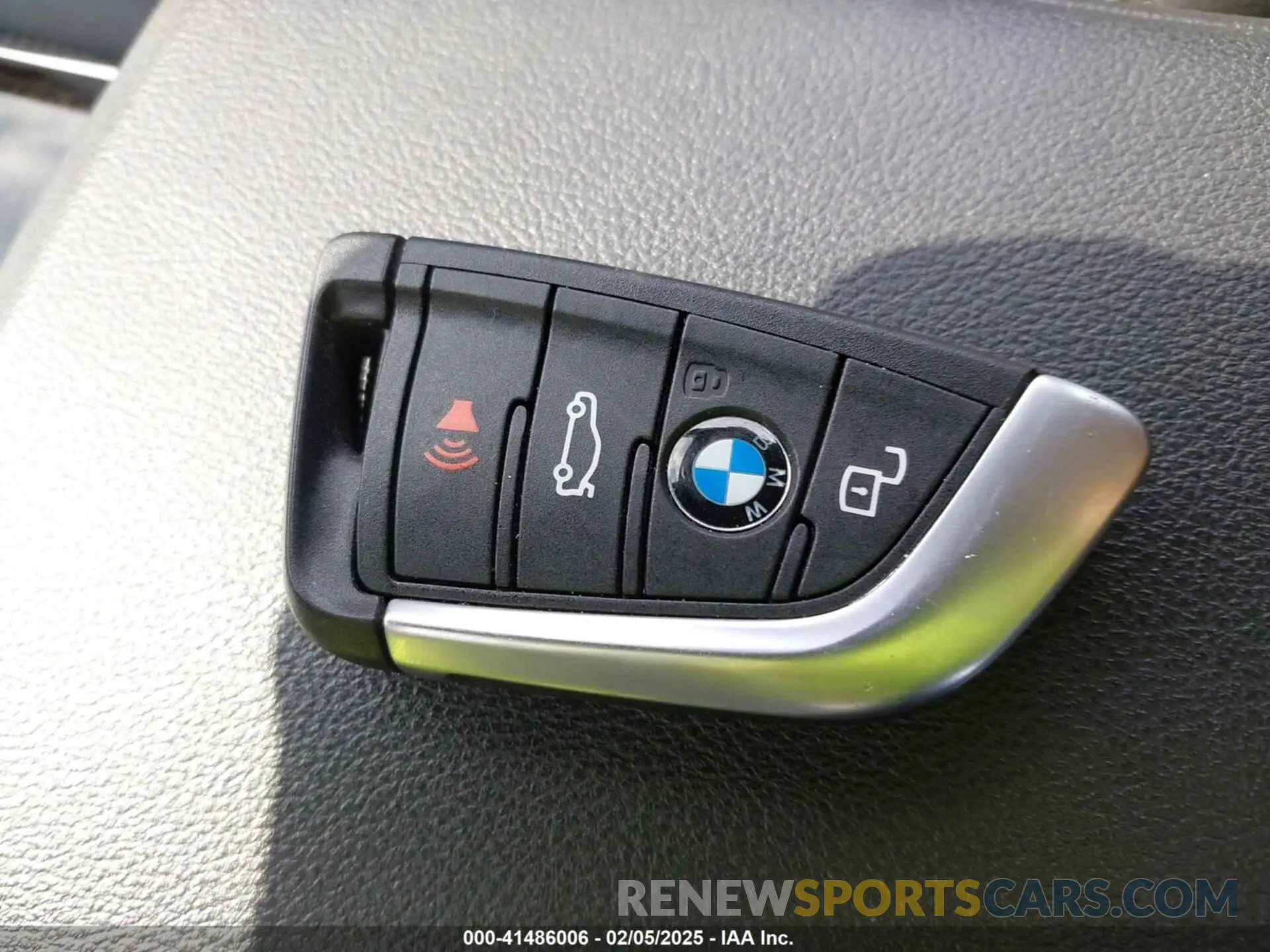 11 Photograph of a damaged car 3MW5R1J06N8C36291 BMW 330I 2022