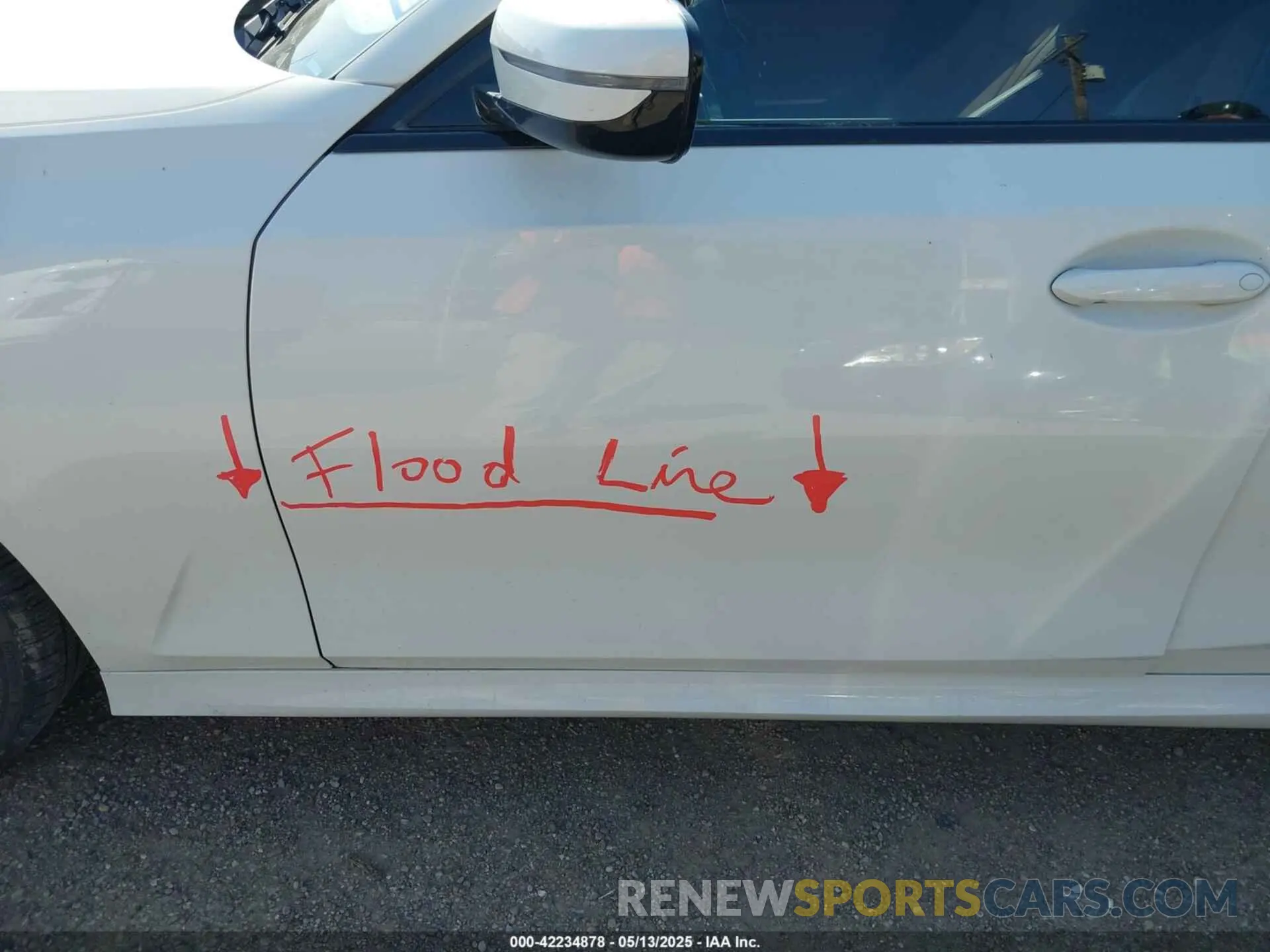 12 Photograph of a damaged car 3MW5R1J06N8C42821 BMW 330I 2022
