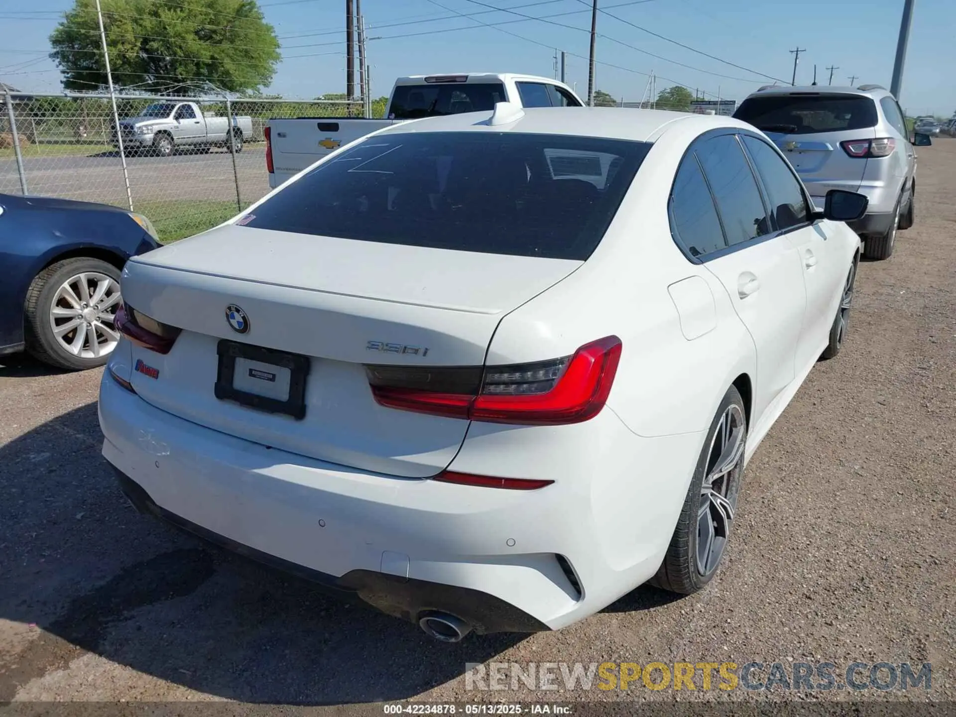 4 Photograph of a damaged car 3MW5R1J06N8C42821 BMW 330I 2022