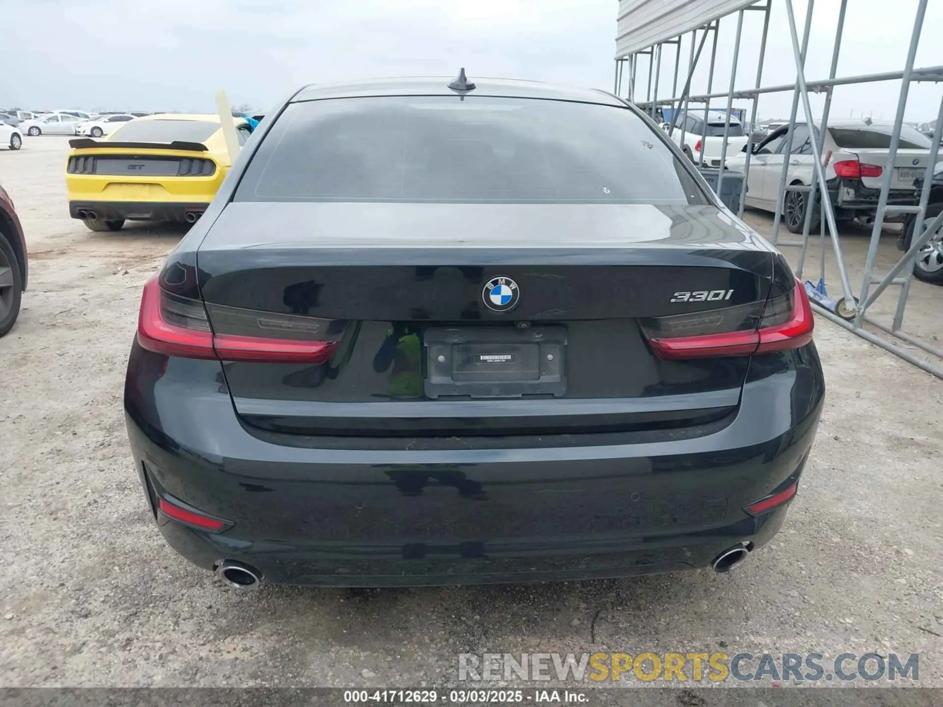 16 Photograph of a damaged car 3MW5R1J08N8C37393 BMW 330I 2022