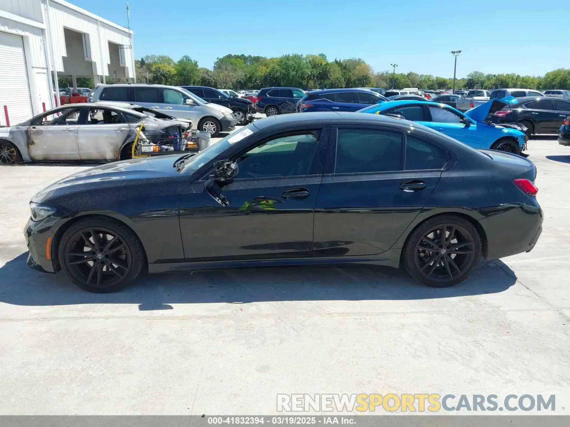 14 Photograph of a damaged car 3MW5R1J08N8C38592 BMW 330I 2022