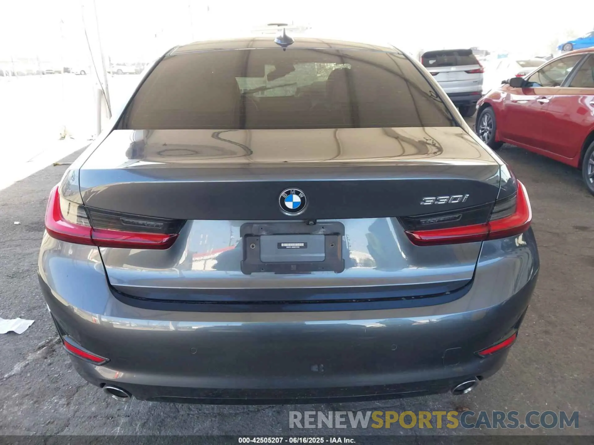 16 Photograph of a damaged car 3MW5R1J08N8C55960 BMW 330I 2022