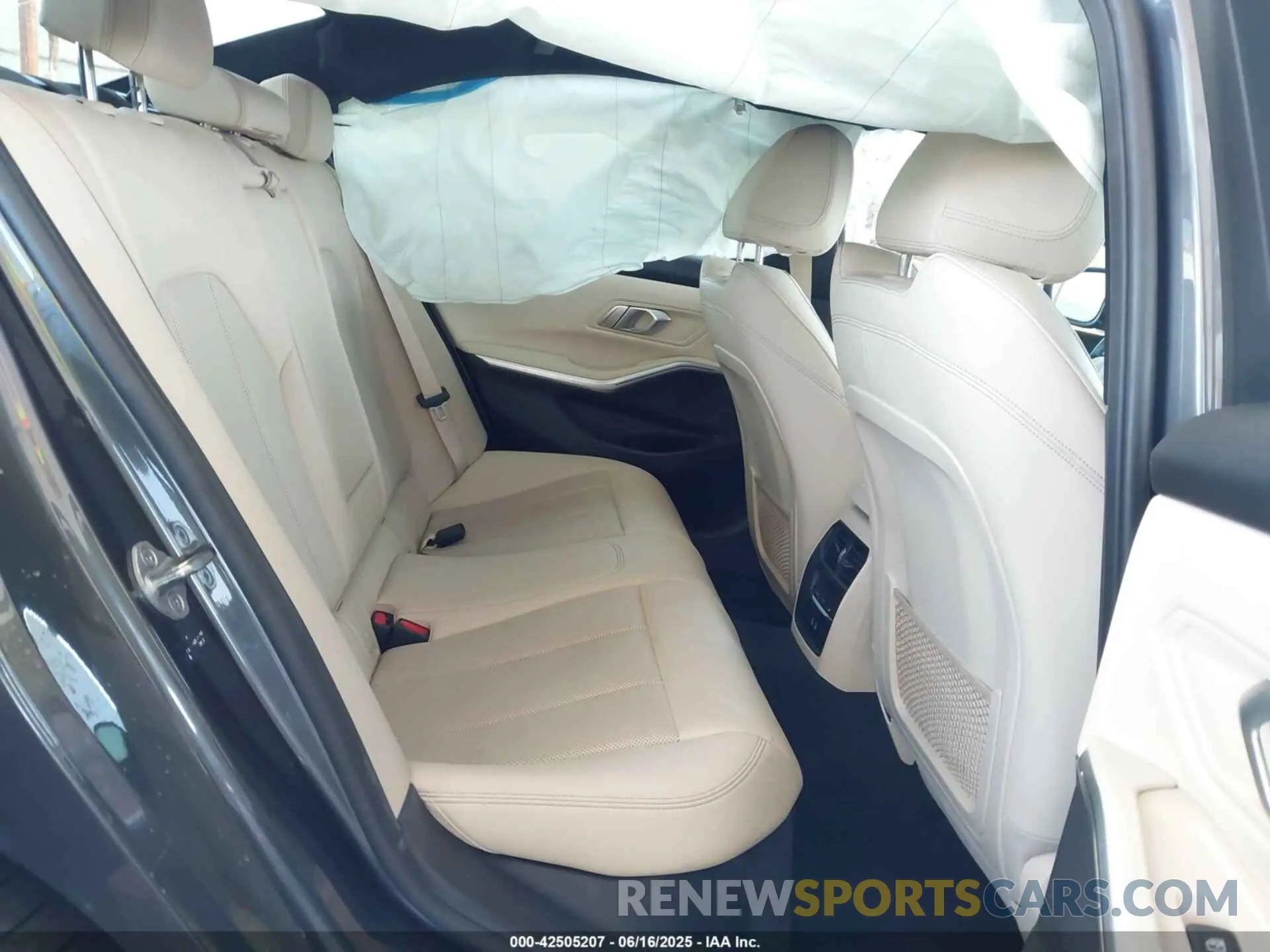 8 Photograph of a damaged car 3MW5R1J08N8C55960 BMW 330I 2022