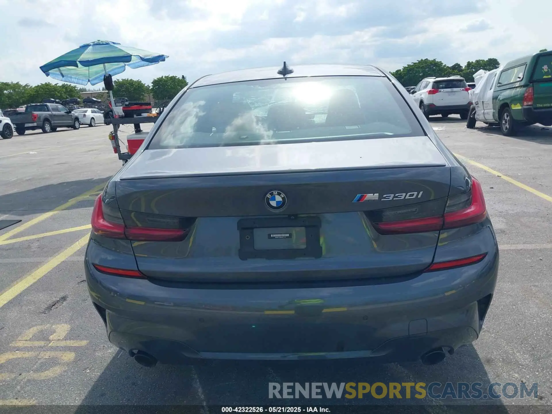 16 Photograph of a damaged car 3MW5R1J0XN8C41168 BMW 330I 2022