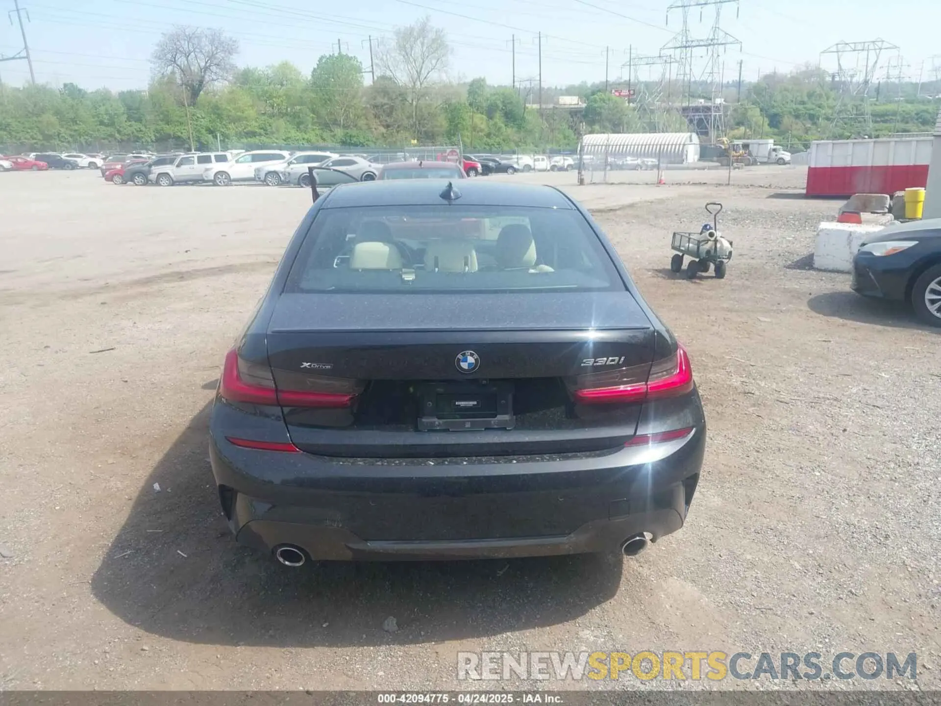16 Photograph of a damaged car 3MW5R7J01N8C56225 BMW 330I 2022