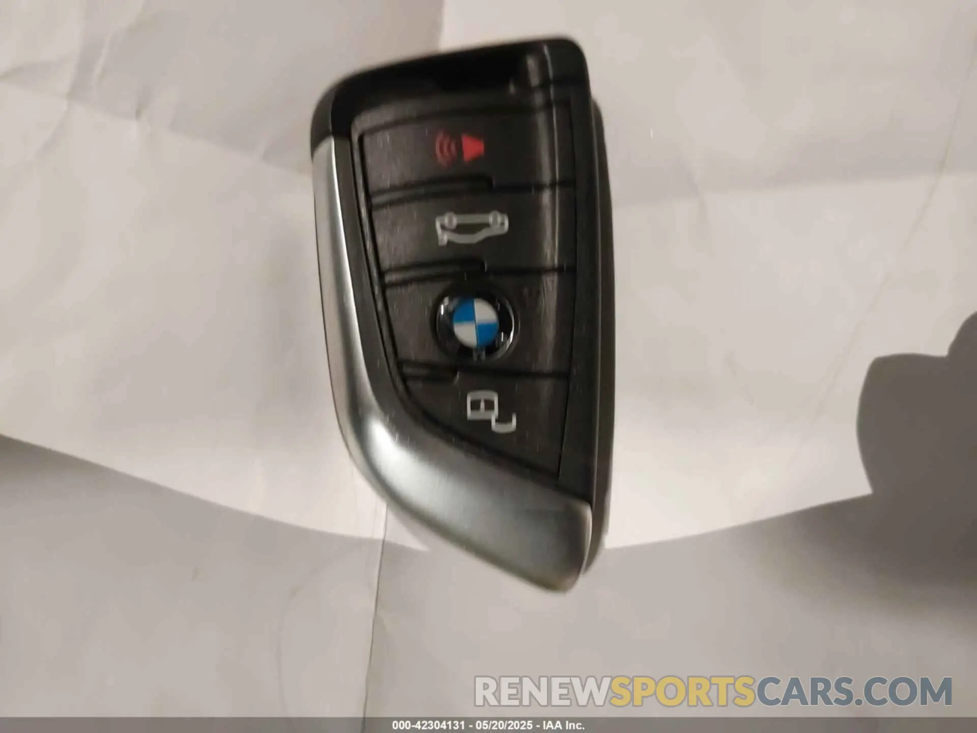 11 Photograph of a damaged car 3MW5R7J02N8C33181 BMW 330I 2022