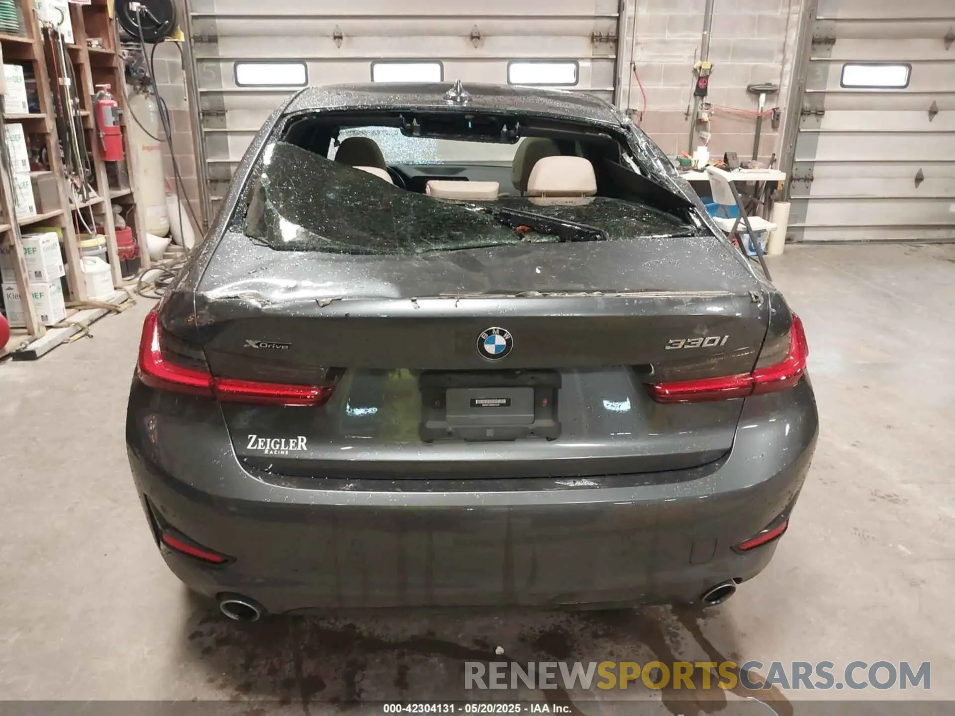 16 Photograph of a damaged car 3MW5R7J02N8C33181 BMW 330I 2022