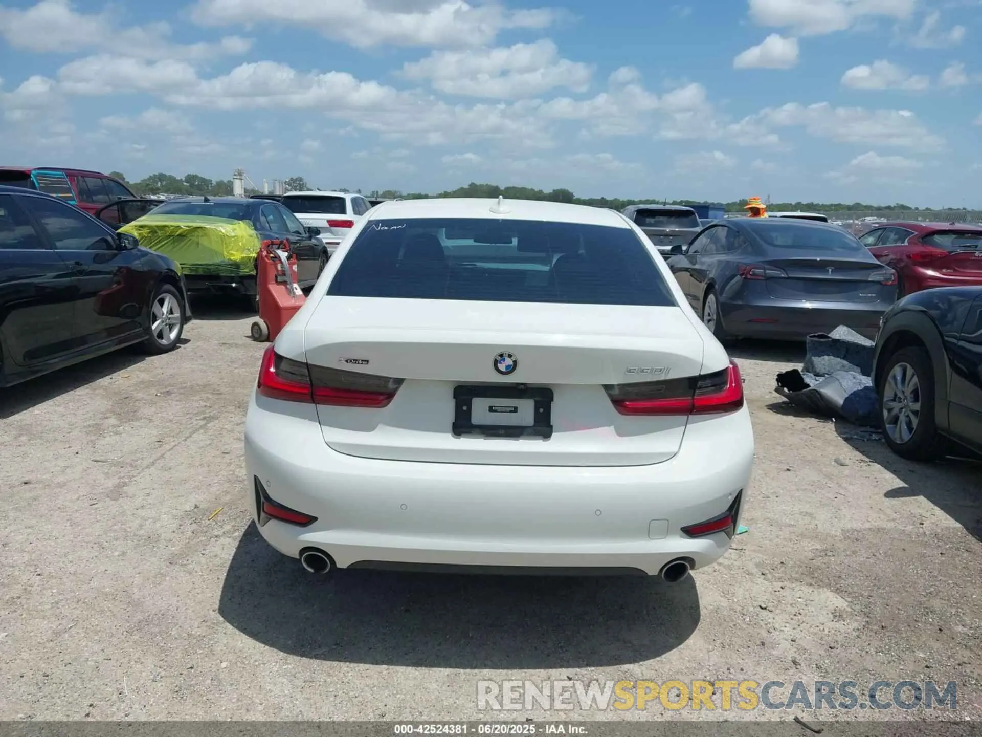16 Photograph of a damaged car 3MW5R7J03N8C52967 BMW 330I 2022