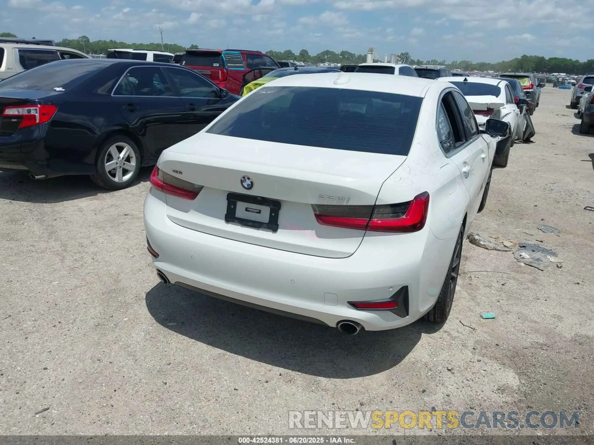 4 Photograph of a damaged car 3MW5R7J03N8C52967 BMW 330I 2022
