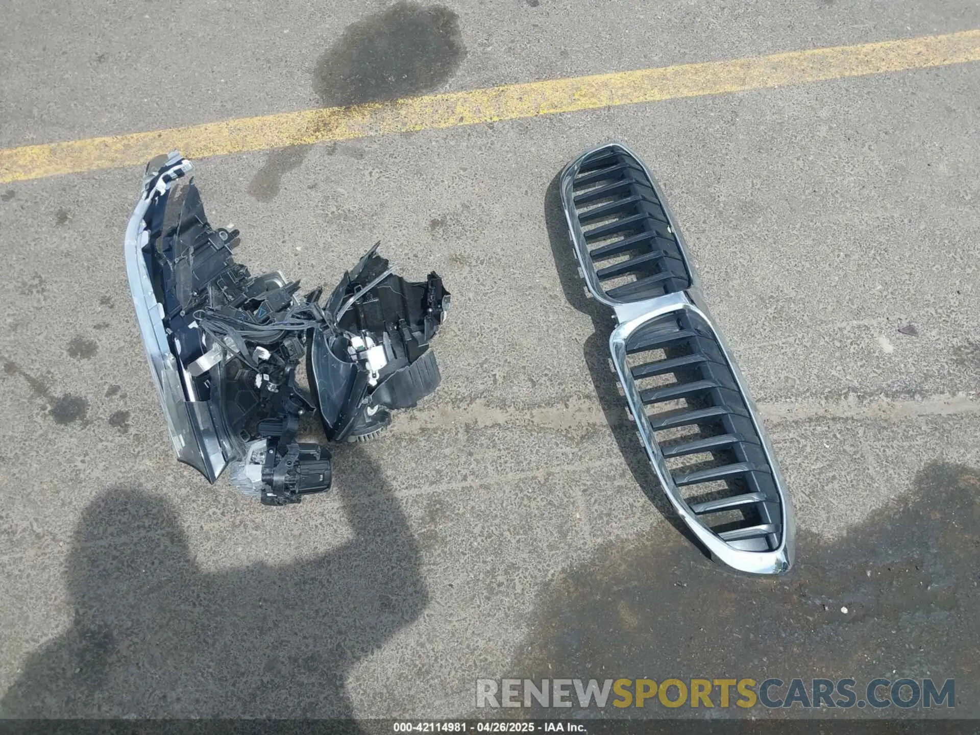 12 Photograph of a damaged car 3MW5R7J05N8C70113 BMW 330I 2022