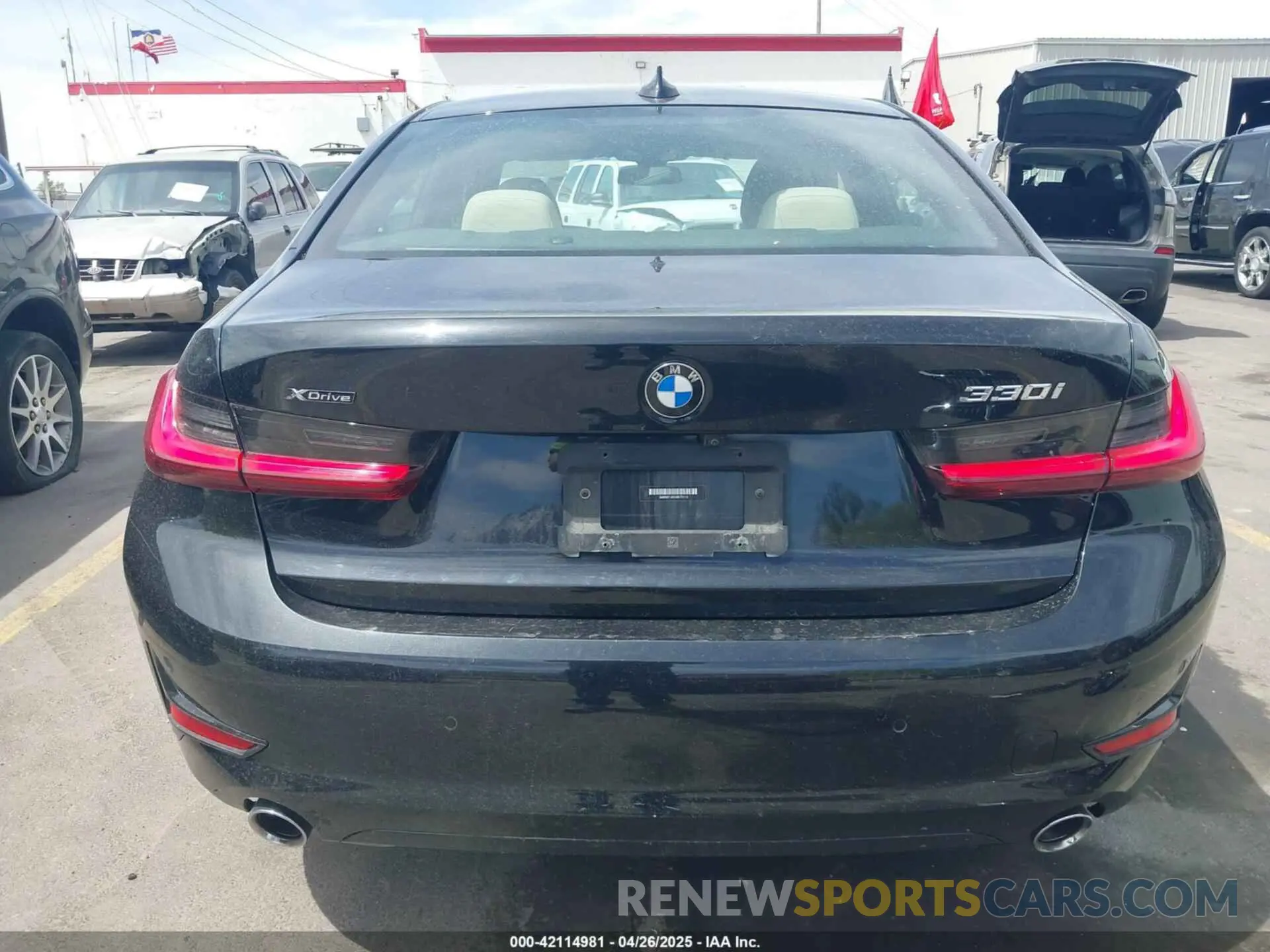 17 Photograph of a damaged car 3MW5R7J05N8C70113 BMW 330I 2022