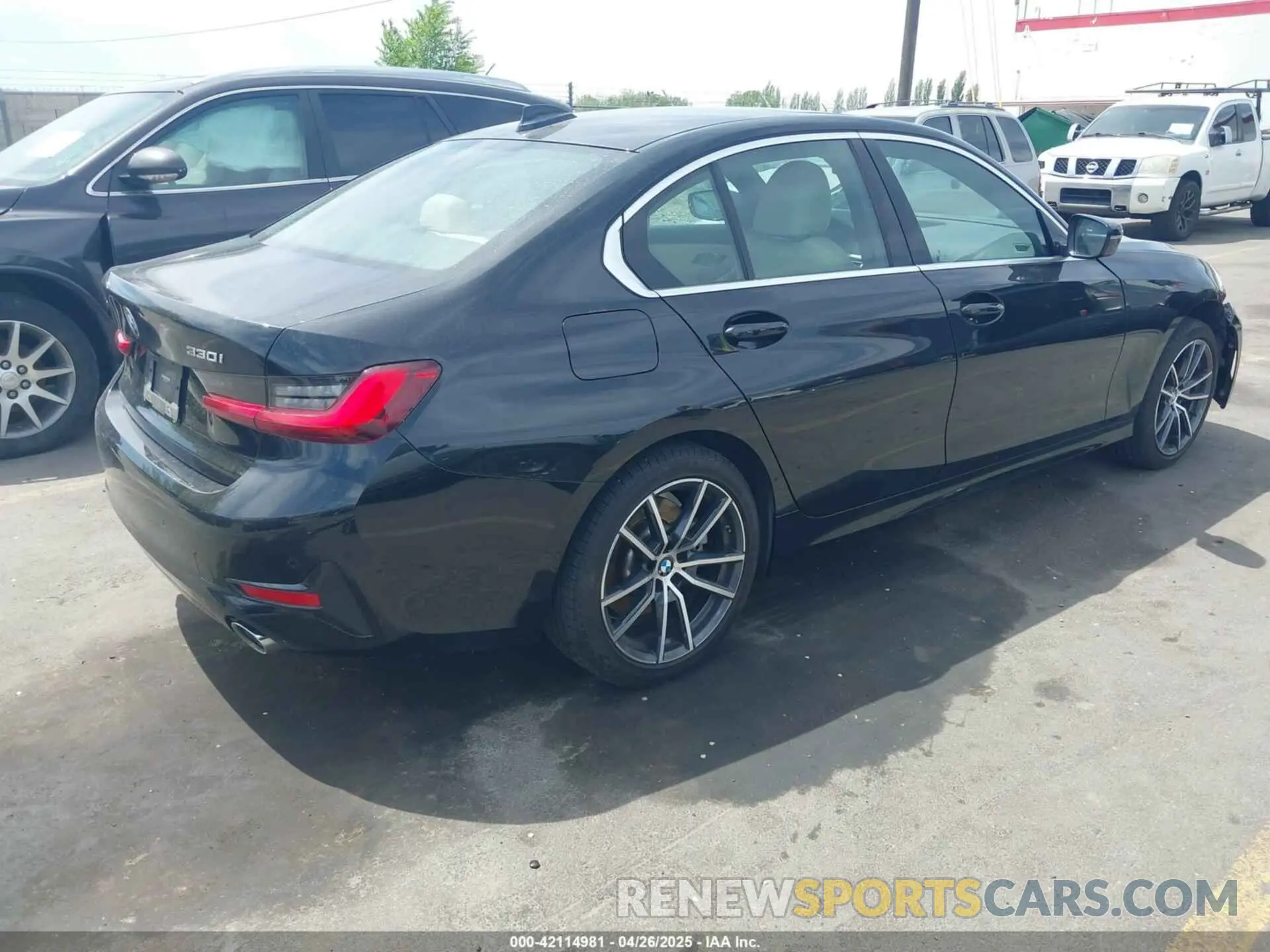 4 Photograph of a damaged car 3MW5R7J05N8C70113 BMW 330I 2022
