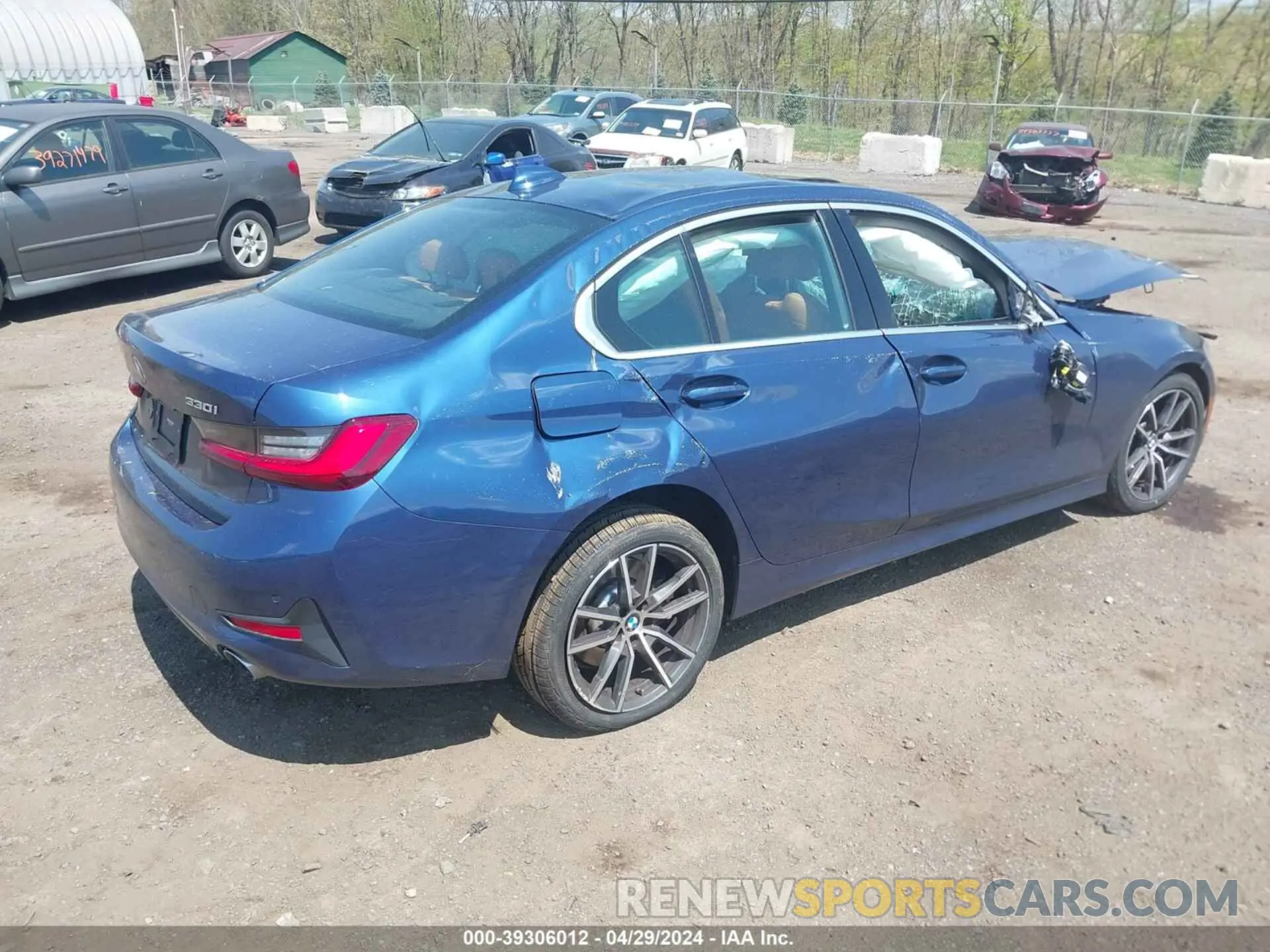 4 Photograph of a damaged car 3MW5R7J0XN8C38693 BMW 330I 2022