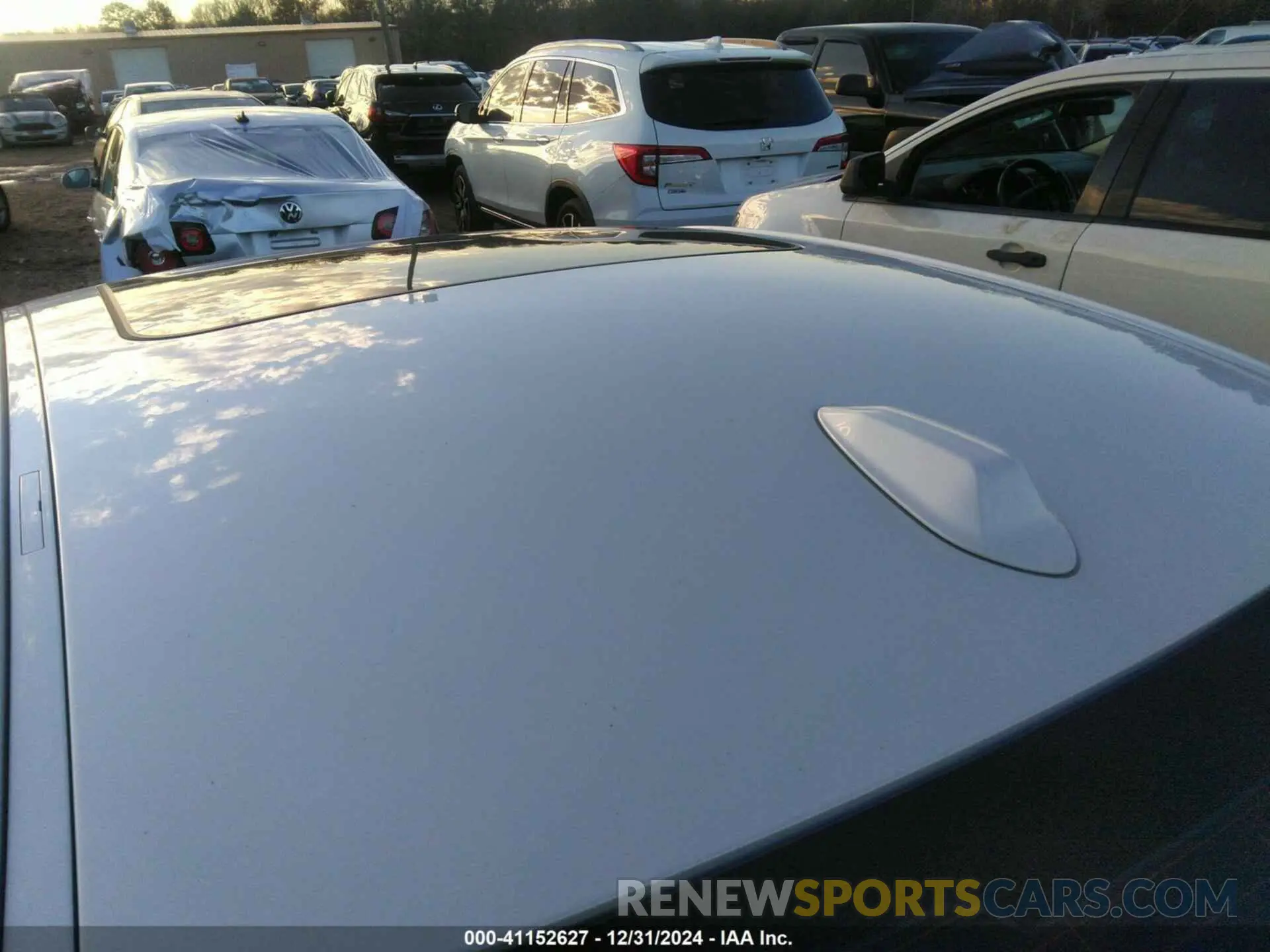 19 Photograph of a damaged car 3MW69FF01P8D32732 BMW 330I 2023