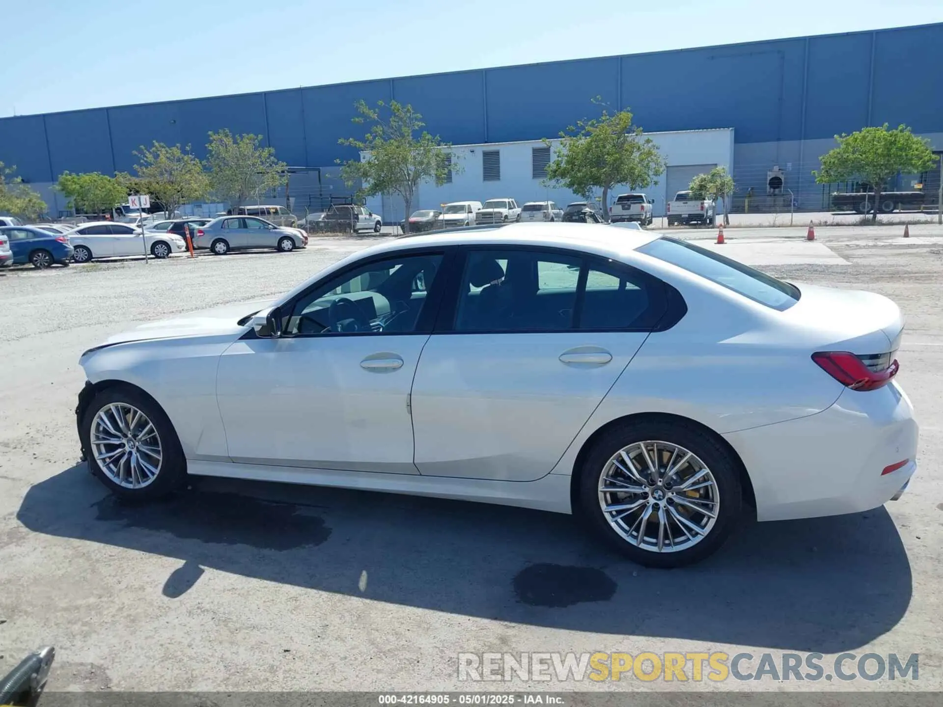 15 Photograph of a damaged car 3MW69FF07P8D18303 BMW 330I 2023