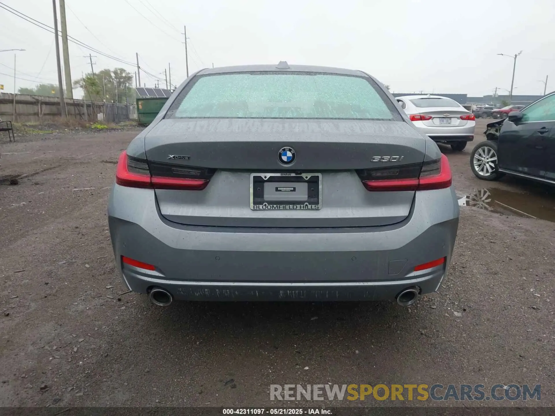 16 Photograph of a damaged car 3MW89FF01P8D20900 BMW 330I 2023