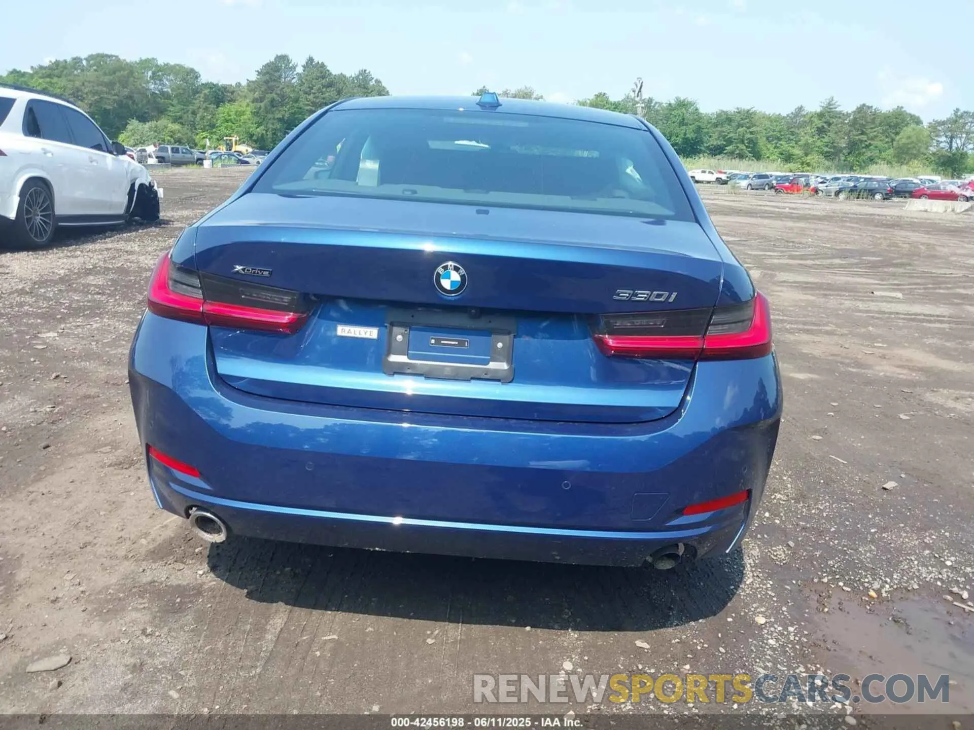 16 Photograph of a damaged car 3MW89FF06P8D68103 BMW 330I 2023