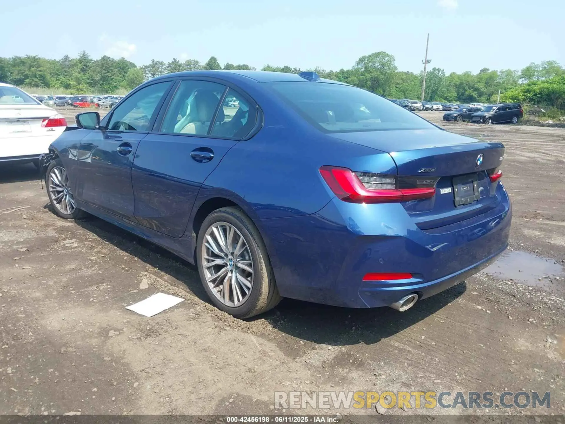 3 Photograph of a damaged car 3MW89FF06P8D68103 BMW 330I 2023