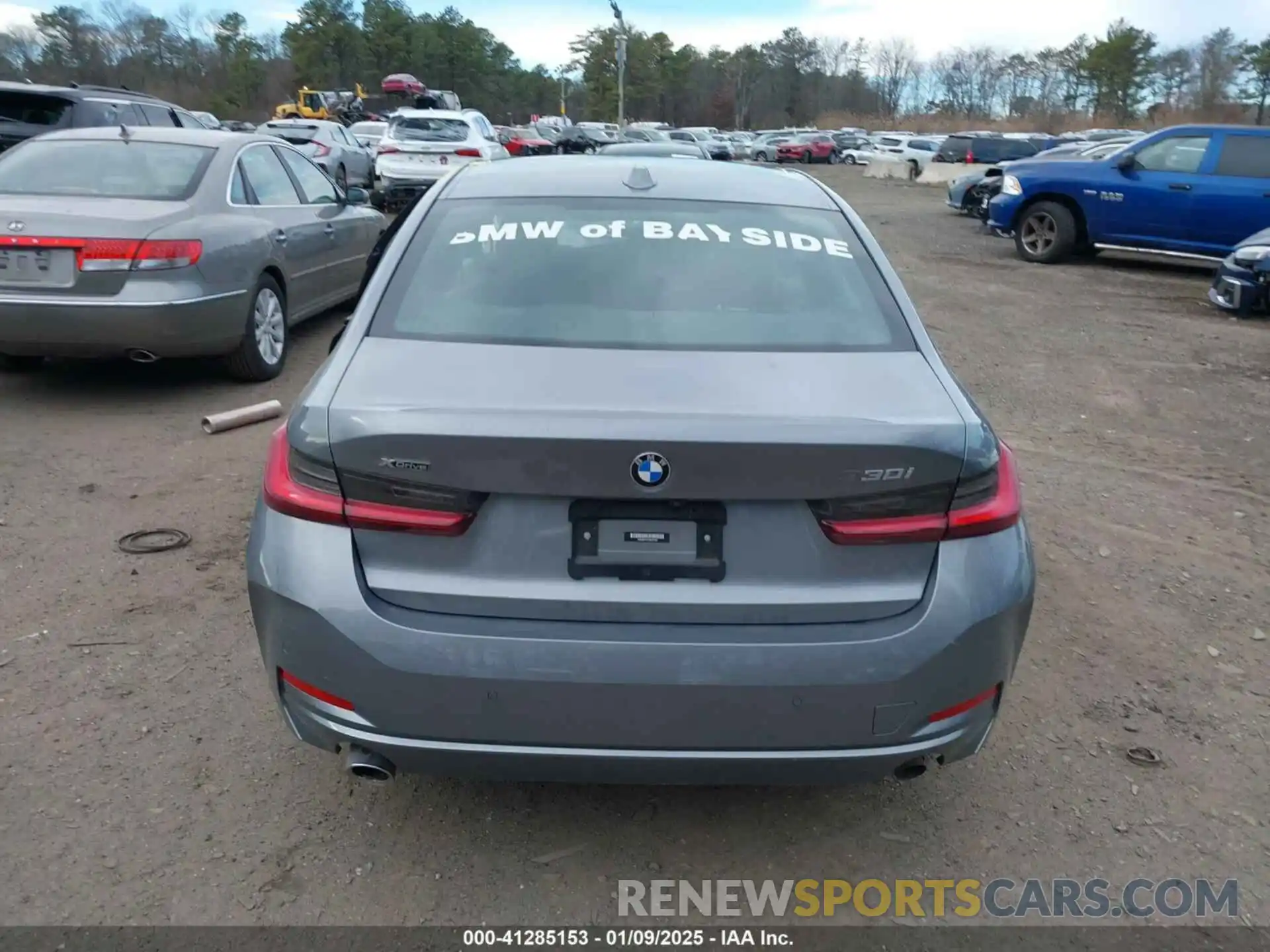 16 Photograph of a damaged car 3MW89FF07P8C97946 BMW 330I 2023