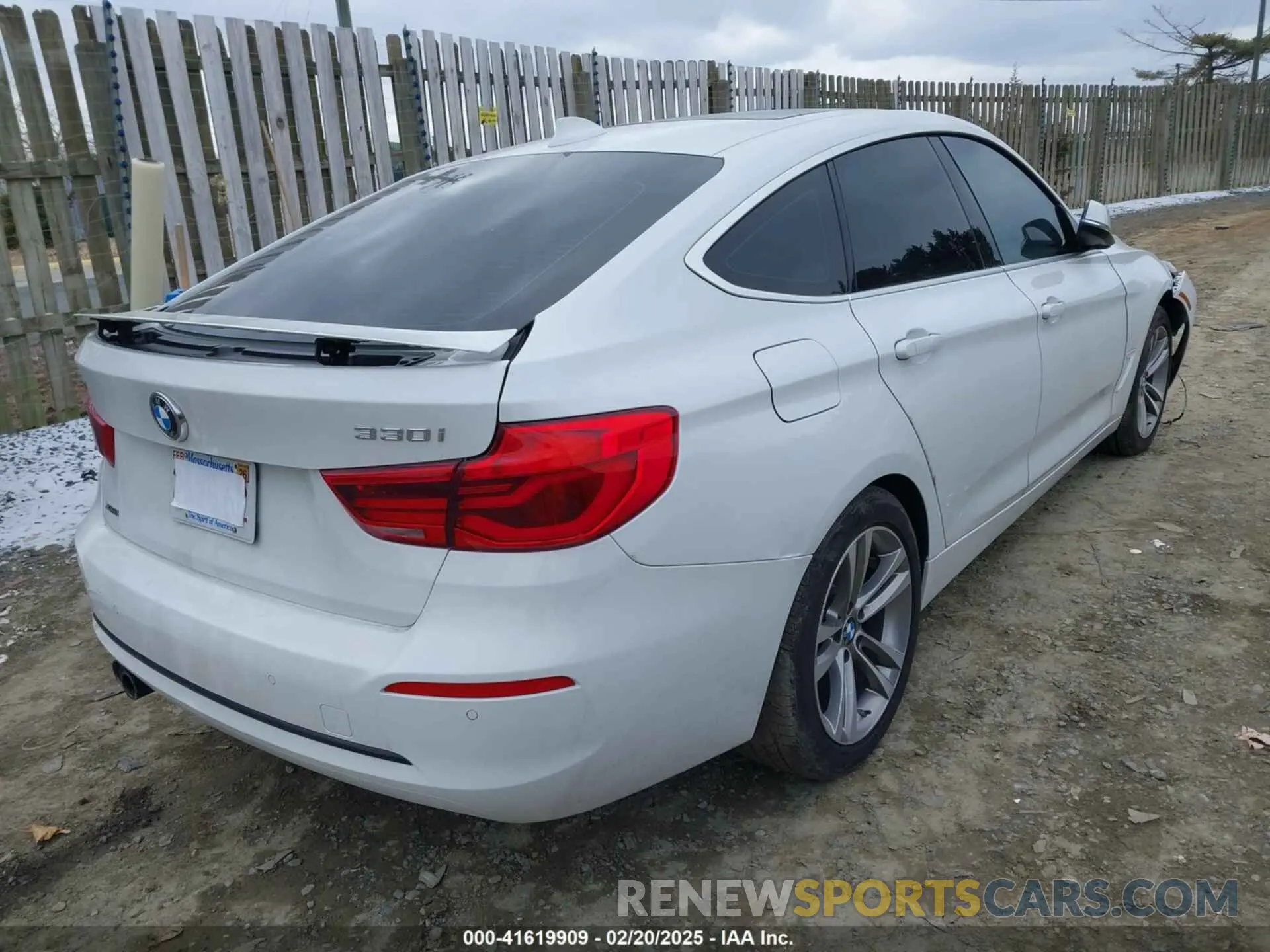 4 Photograph of a damaged car WBA8Z9C5XKB220819 BMW 330I GRAN TURISMO 2019