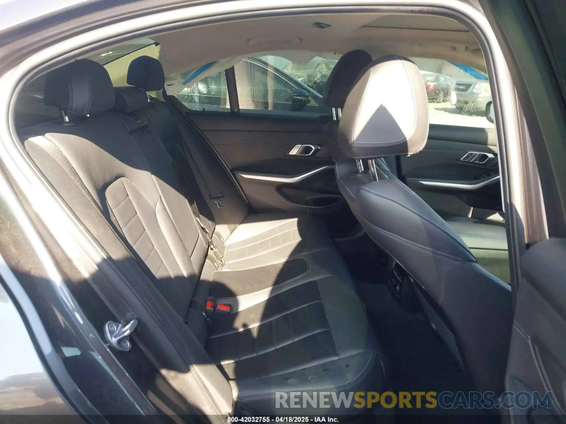 8 Photograph of a damaged car 3MW5R7J53K8A04967 BMW 330XI 2019