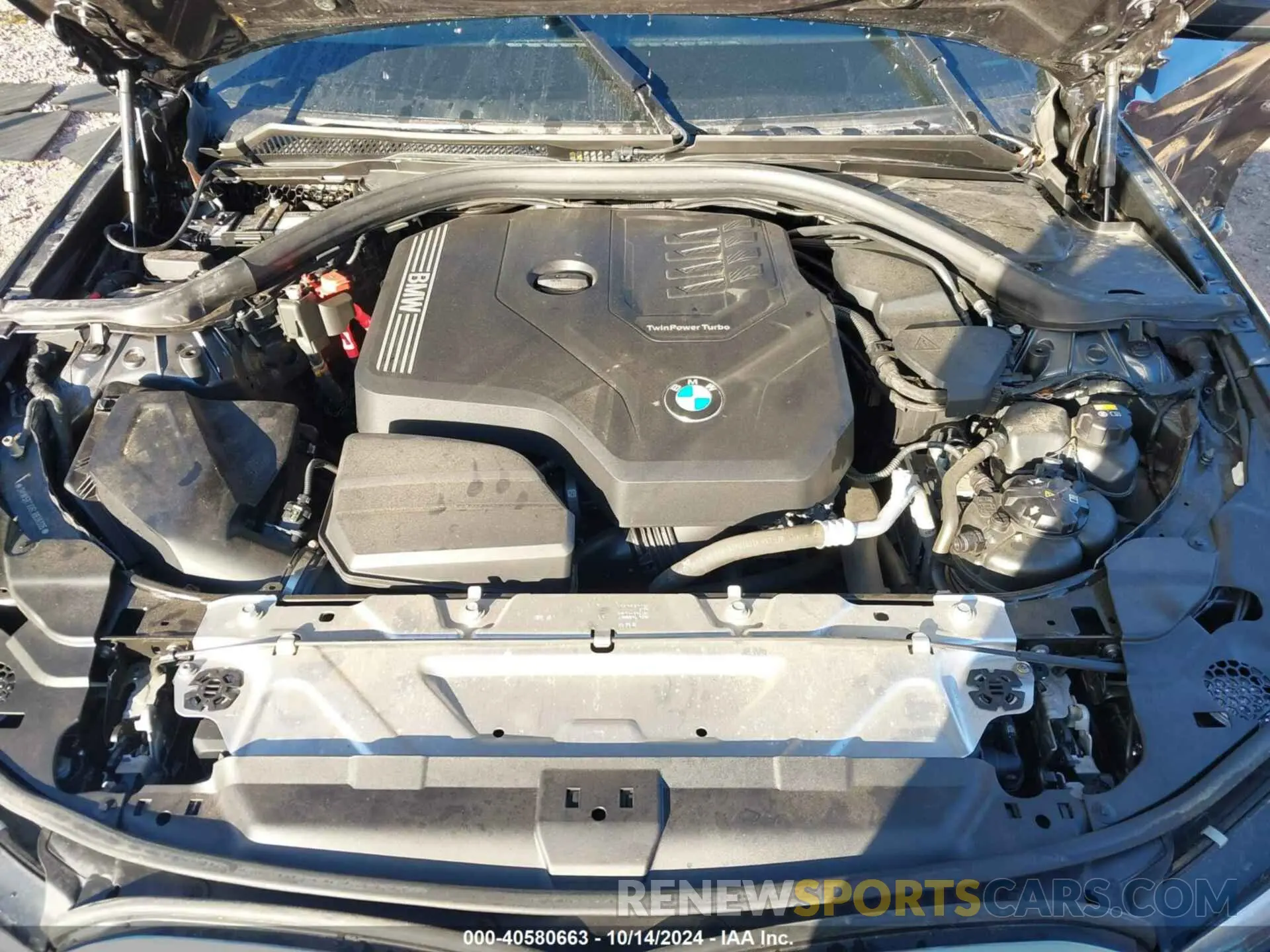 10 Photograph of a damaged car 3MW5R7J06L8B36305 BMW 330XI 2020