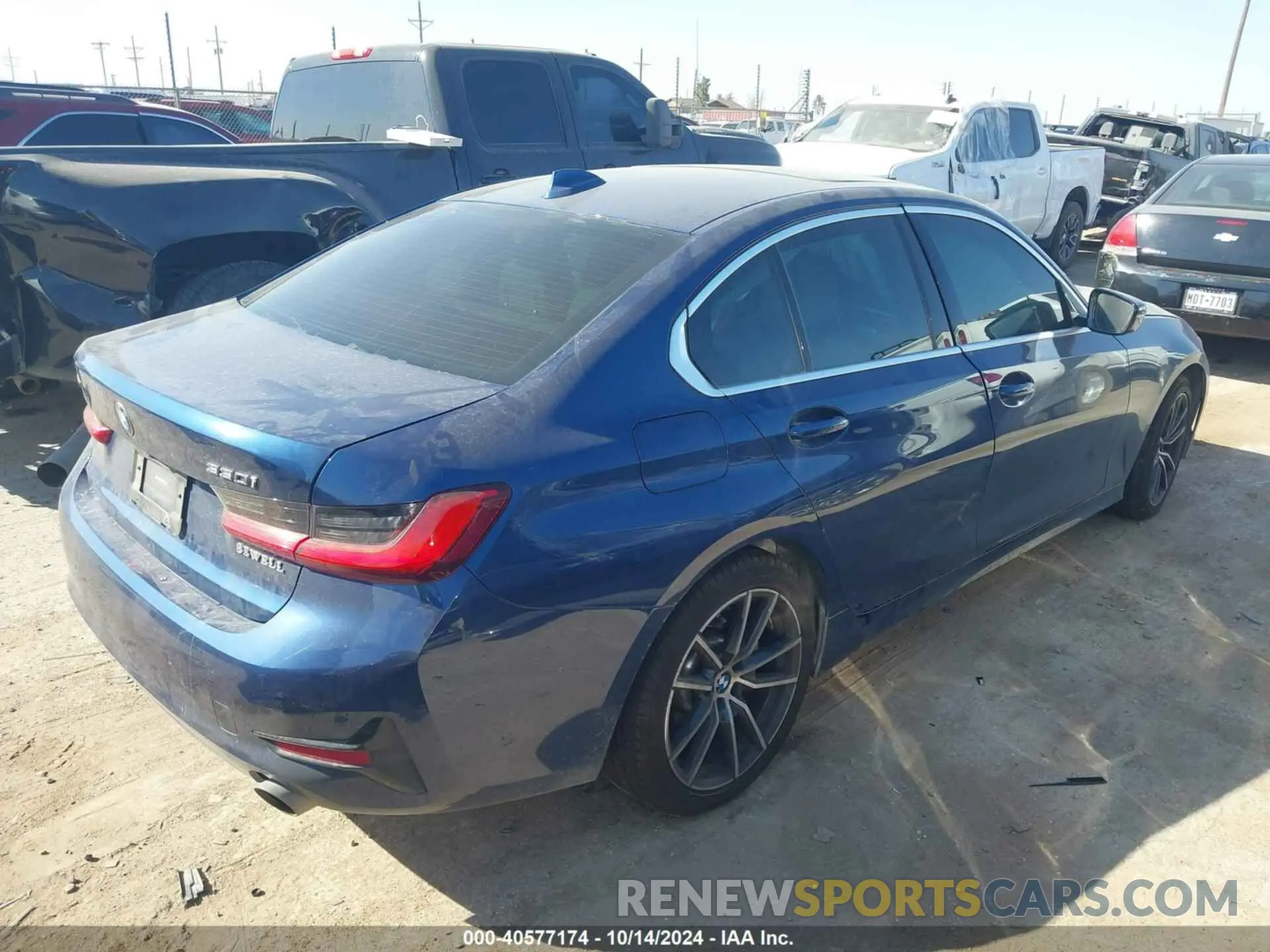 4 Photograph of a damaged car 3MW5R7J08M8B89444 BMW 330XI 2021